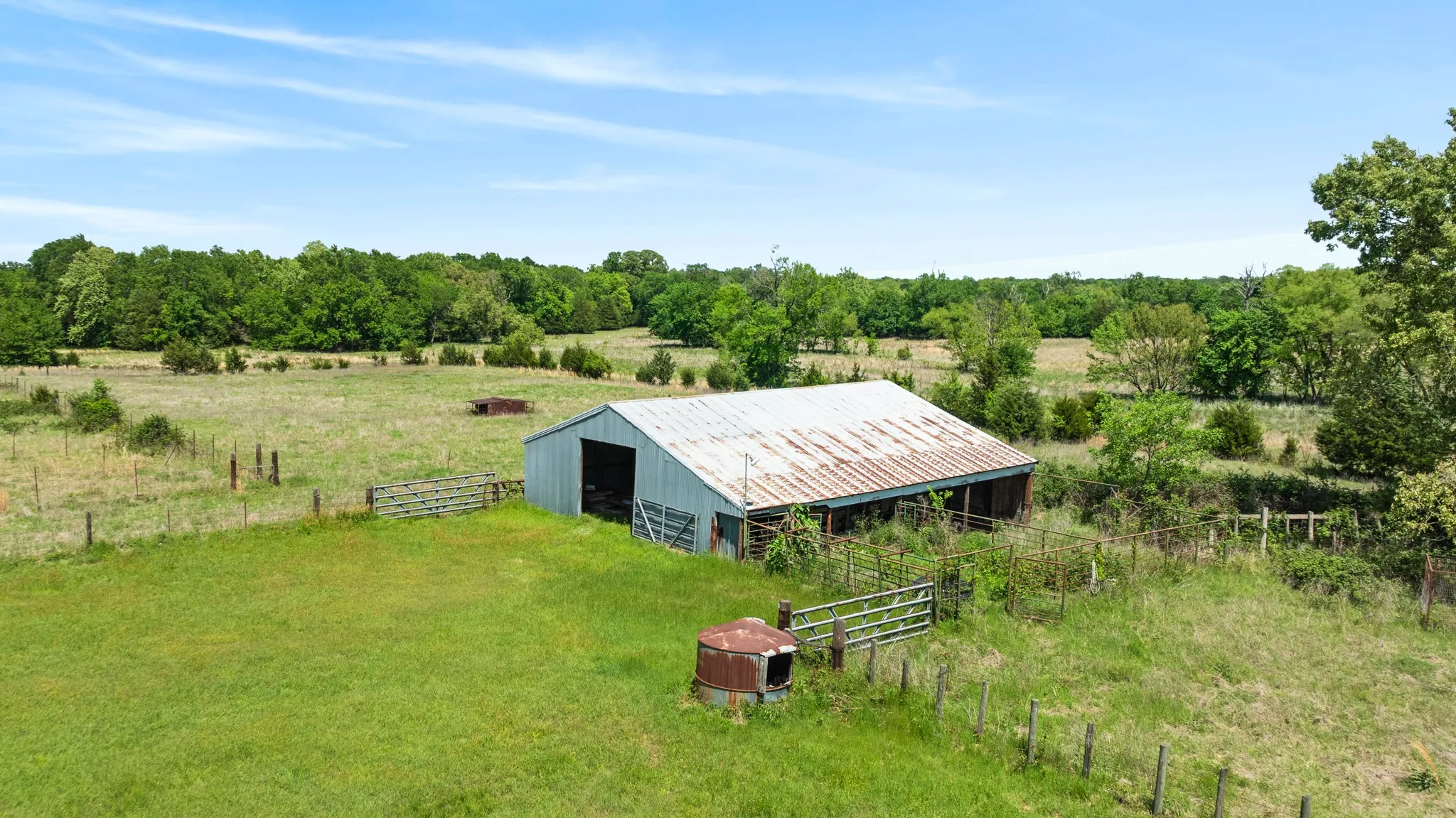 Farm For Sale in Lamar County , 2000 COUNTY ROAD 2420, Honey Grove, Texas 75446, 2 Bedroom, 4 Bathroom, Garage spaces, 3,694 Sqft, built in 1970, mls#21238033, Real Estate Agent in Honey Grove, Homes For Sale in Lamar county, Homes For Sale in Honey Grove, Realtor in Honey Grove Texas, Real Estate Brokerage Independent Realty Texas, Luminita Cordes Realtor