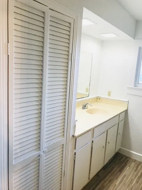 Single Family Residence For Sale in Ellis County , 106 W Decatur Street, Ennis, Texas 75119, 4 Bedroom, 2 Bathroom, Garage spaces, 1,870 Sqft, built in 1925, Preowned, mls#21247647, Real Estate Agent in Ennis, Homes For Sale in Ellis county, Homes For Sale in Ennis, Realtor in Ennis Texas, Real Estate Brokerage Independent Realty Texas, Luminita Cordes Realtor