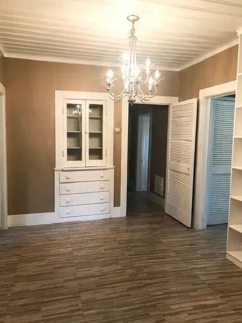 Single Family Residence For Sale in Ellis County , 106 W Decatur Street, Ennis, Texas 75119, 4 Bedroom, 2 Bathroom, Garage spaces, 1,870 Sqft, built in 1925, Preowned, mls#21247647, Real Estate Agent in Ennis, Homes For Sale in Ellis county, Homes For Sale in Ennis, Realtor in Ennis Texas, Real Estate Brokerage Independent Realty Texas, Luminita Cordes Realtor