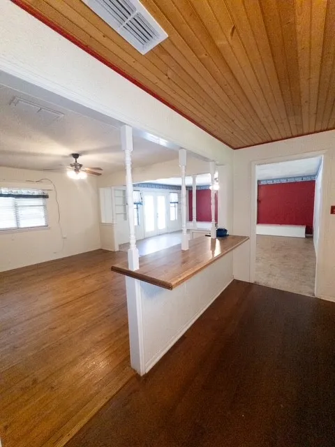 Single Family Residence For Sale in Henderson County , 613 Laurel Road, Athens, Texas 75751, 3 Bedroom, 2 Bathroom, Garage spaces, 1,816 Sqft, built in 1959, mls#21247652, Real Estate Agent in Athens, Homes For Sale in Henderson county, Homes For Sale in Athens, Realtor in Athens Texas, Real Estate Brokerage Independent Realty Texas, Luminita Cordes Realtor
