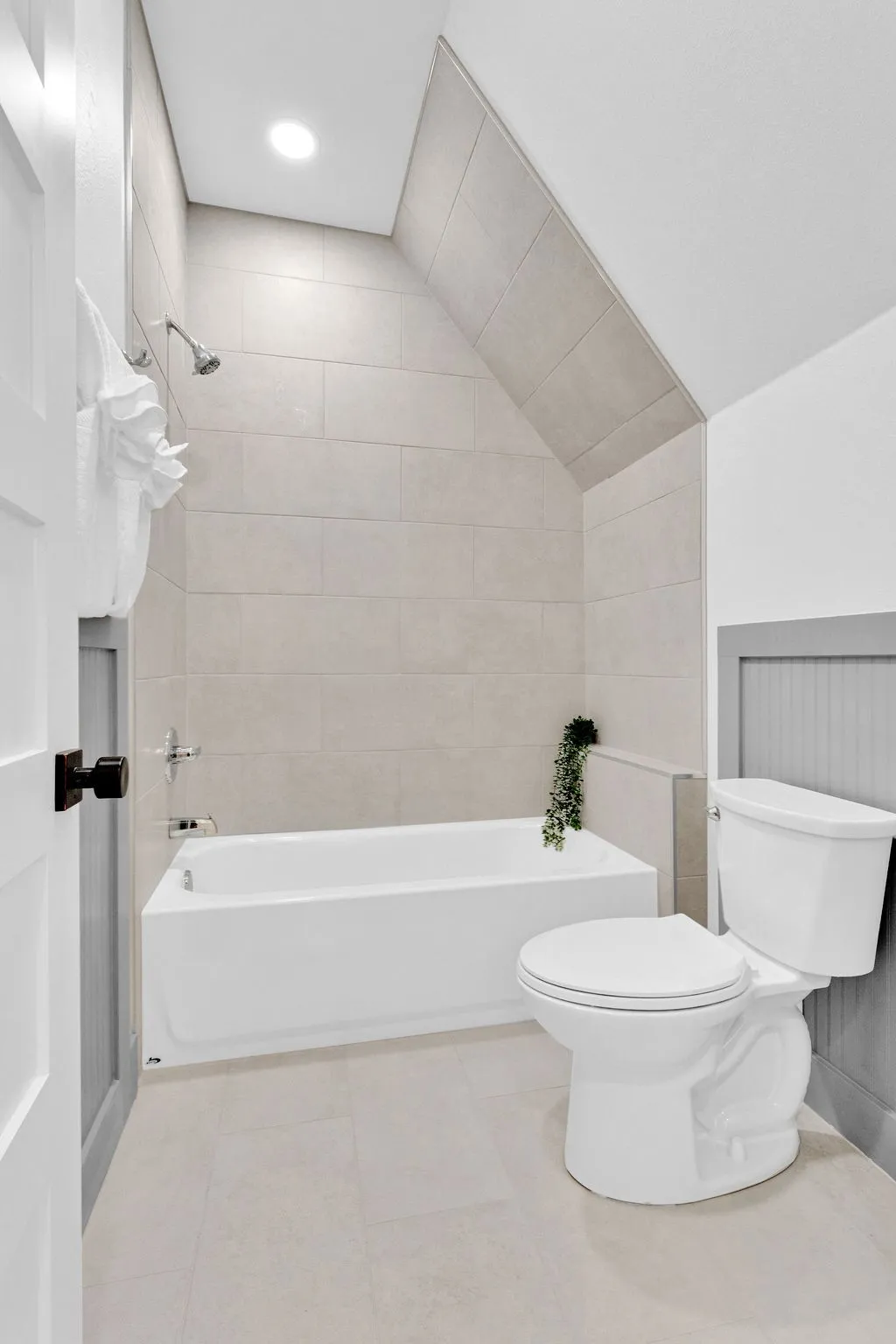 Single Family Residence For Sale in Smith County , 221 Brookside Drive, Hideaway, Texas 75771, 4 Bedroom, 3 Bathroom, 2 Garage spaces, 2,928 Sqft, built in 2024, New Construction - Complete, mls#21247661, Real Estate Agent in Hideaway, Homes For Sale in Smith county, Homes For Sale in Hideaway, Realtor in Hideaway Texas, Real Estate Brokerage Independent Realty Texas, Luminita Cordes Realtor