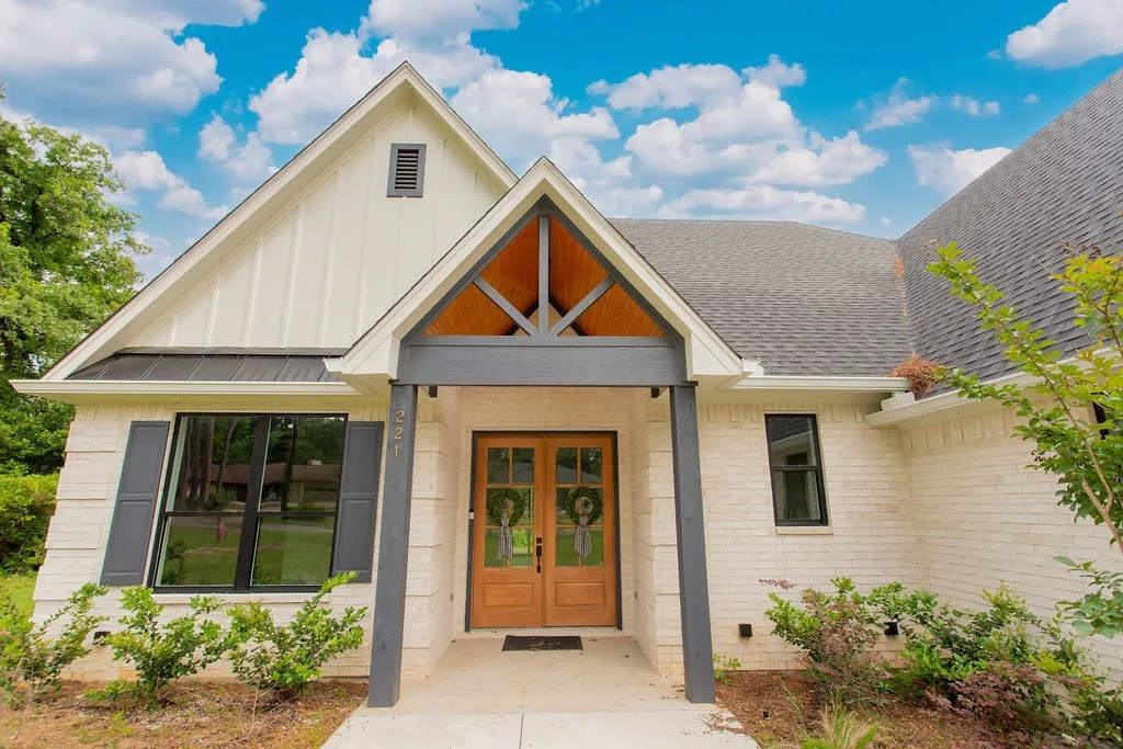 Single Family Residence For Sale in Smith County , 221 Brookside Drive, Hideaway, Texas 75771, 4 Bedroom, 3 Bathroom, 2 Garage spaces, 2,928 Sqft, built in 2024, New Construction - Complete, mls#21247661, Real Estate Agent in Hideaway, Homes For Sale in Smith county, Homes For Sale in Hideaway, Realtor in Hideaway Texas, Real Estate Brokerage Independent Realty Texas, Luminita Cordes Realtor