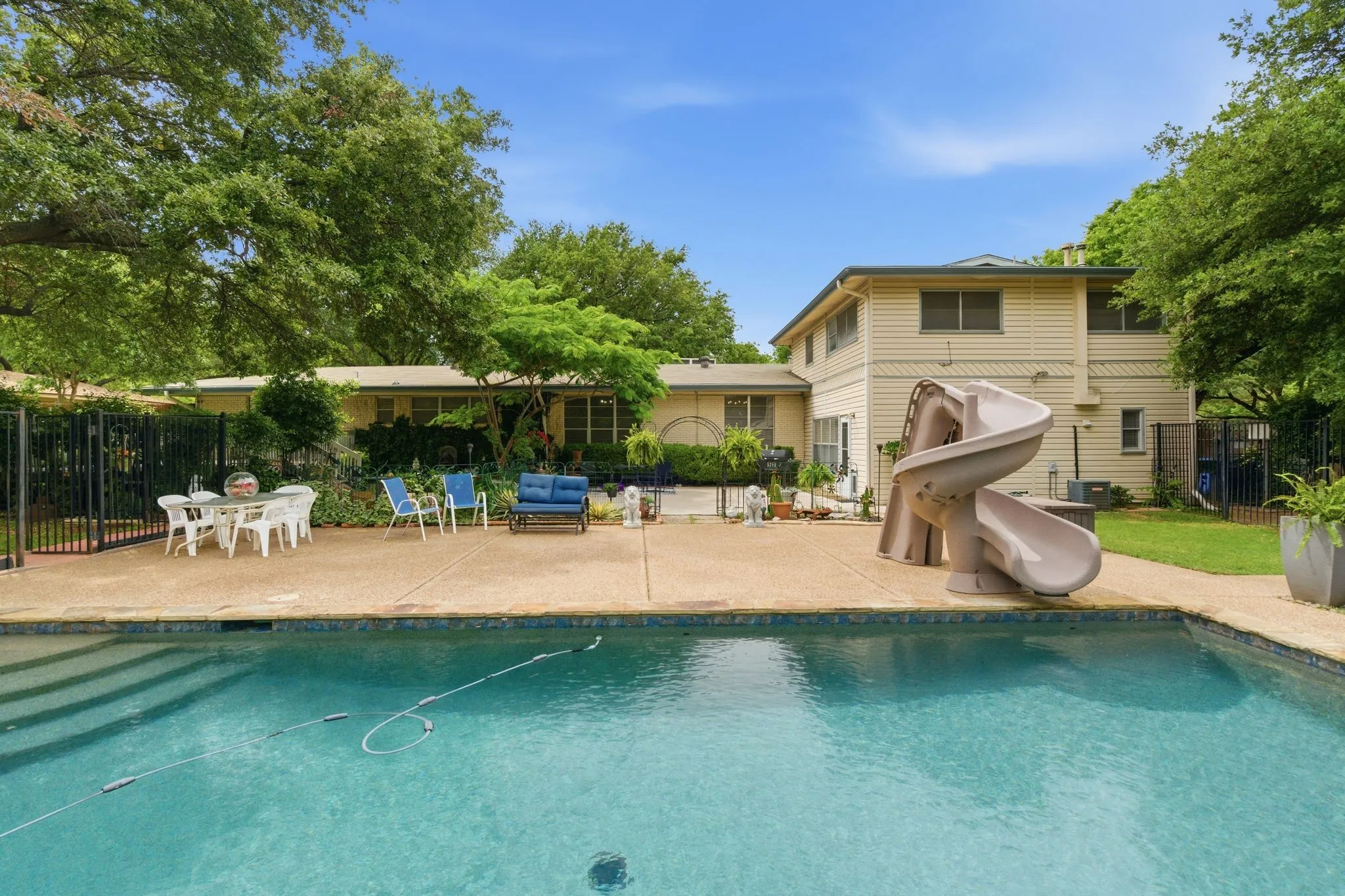 Single Family Residence For Sale in Tarrant County , 4716 Blaney Avenue, North Richland Hills, Texas 76180, 3 Bedroom, 3 Bathroom, 2 Garage spaces, 3,061 Sqft, built in 1956, Preowned, mls#21244564, Real Estate Agent in North Richland Hills, Homes For Sale in Tarrant county, Homes For Sale in North Richland Hills, Realtor in North Richland Hills Texas, Real Estate Brokerage Independent Realty Texas, Luminita Cordes Realtor