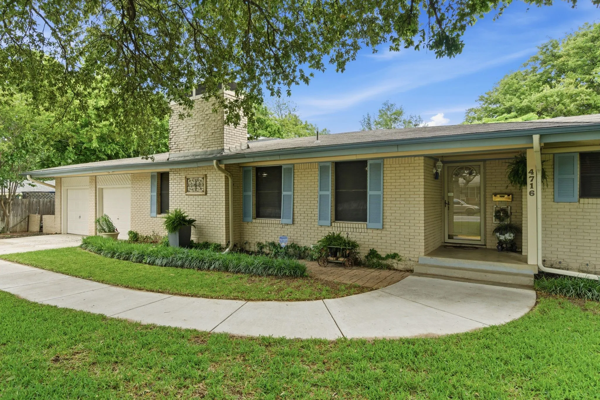 Single Family Residence For Sale in Tarrant County , 4716 Blaney Avenue, North Richland Hills, Texas 76180, 3 Bedroom, 3 Bathroom, 2 Garage spaces, 3,061 Sqft, built in 1956, Preowned, mls#21244564, Real Estate Agent in North Richland Hills, Homes For Sale in Tarrant county, Homes For Sale in North Richland Hills, Realtor in North Richland Hills Texas, Real Estate Brokerage Independent Realty Texas, Luminita Cordes Realtor