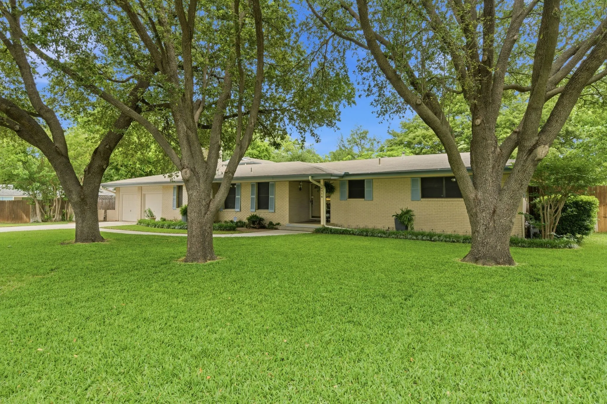 Single Family Residence For Sale in Tarrant County , 4716 Blaney Avenue, North Richland Hills, Texas 76180, 3 Bedroom, 3 Bathroom, 2 Garage spaces, 3,061 Sqft, built in 1956, Preowned, mls#21244564, Real Estate Agent in North Richland Hills, Homes For Sale in Tarrant county, Homes For Sale in North Richland Hills, Realtor in North Richland Hills Texas, Real Estate Brokerage Independent Realty Texas, Luminita Cordes Realtor