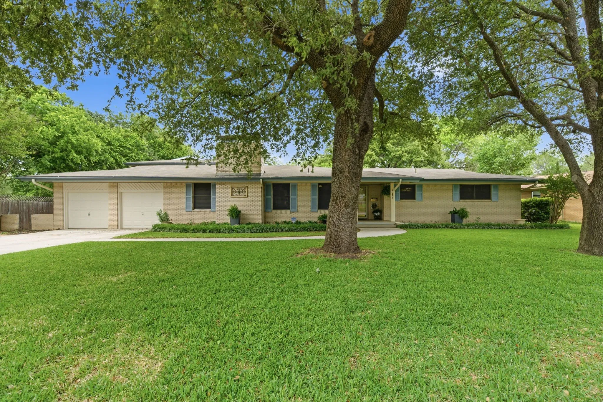 Single Family Residence For Sale in Tarrant County , 4716 Blaney Avenue, North Richland Hills, Texas 76180, 3 Bedroom, 3 Bathroom, 2 Garage spaces, 3,061 Sqft, built in 1956, Preowned, mls#21244564, Real Estate Agent in North Richland Hills, Homes For Sale in Tarrant county, Homes For Sale in North Richland Hills, Realtor in North Richland Hills Texas, Real Estate Brokerage Independent Realty Texas, Luminita Cordes Realtor