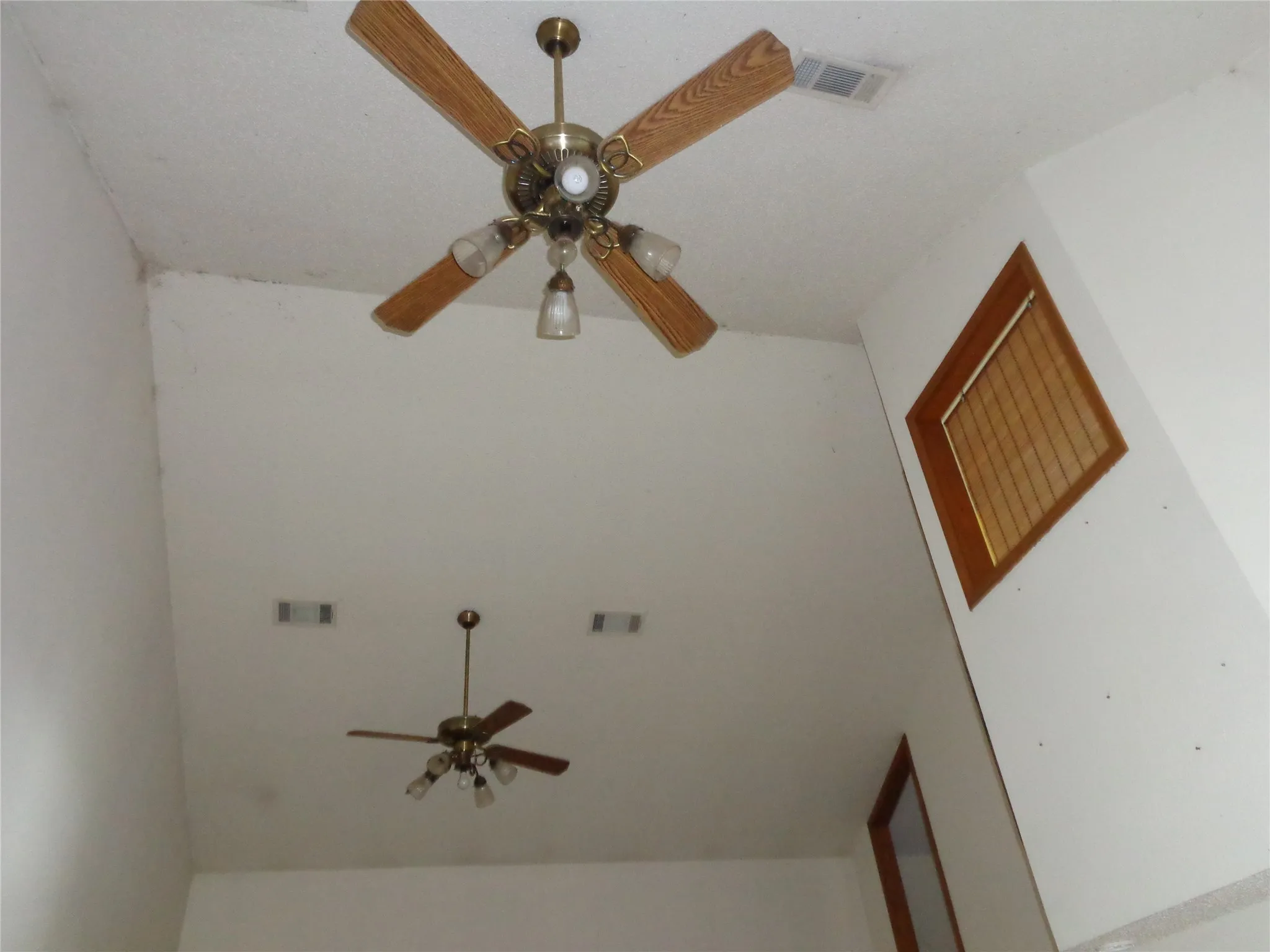 Single Family Residence For Sale in Bosque County , 261 County Road 1766, Clifton, Texas 76634, 3 Bedroom, 3 Bathroom, 2 Garage spaces, 1,393 Sqft, built in 1988, mls#21246315, Real Estate Agent in Clifton, Homes For Sale in Bosque county, Homes For Sale in Clifton, Realtor in Clifton Texas, Real Estate Brokerage Independent Realty Texas, Luminita Cordes Realtor
