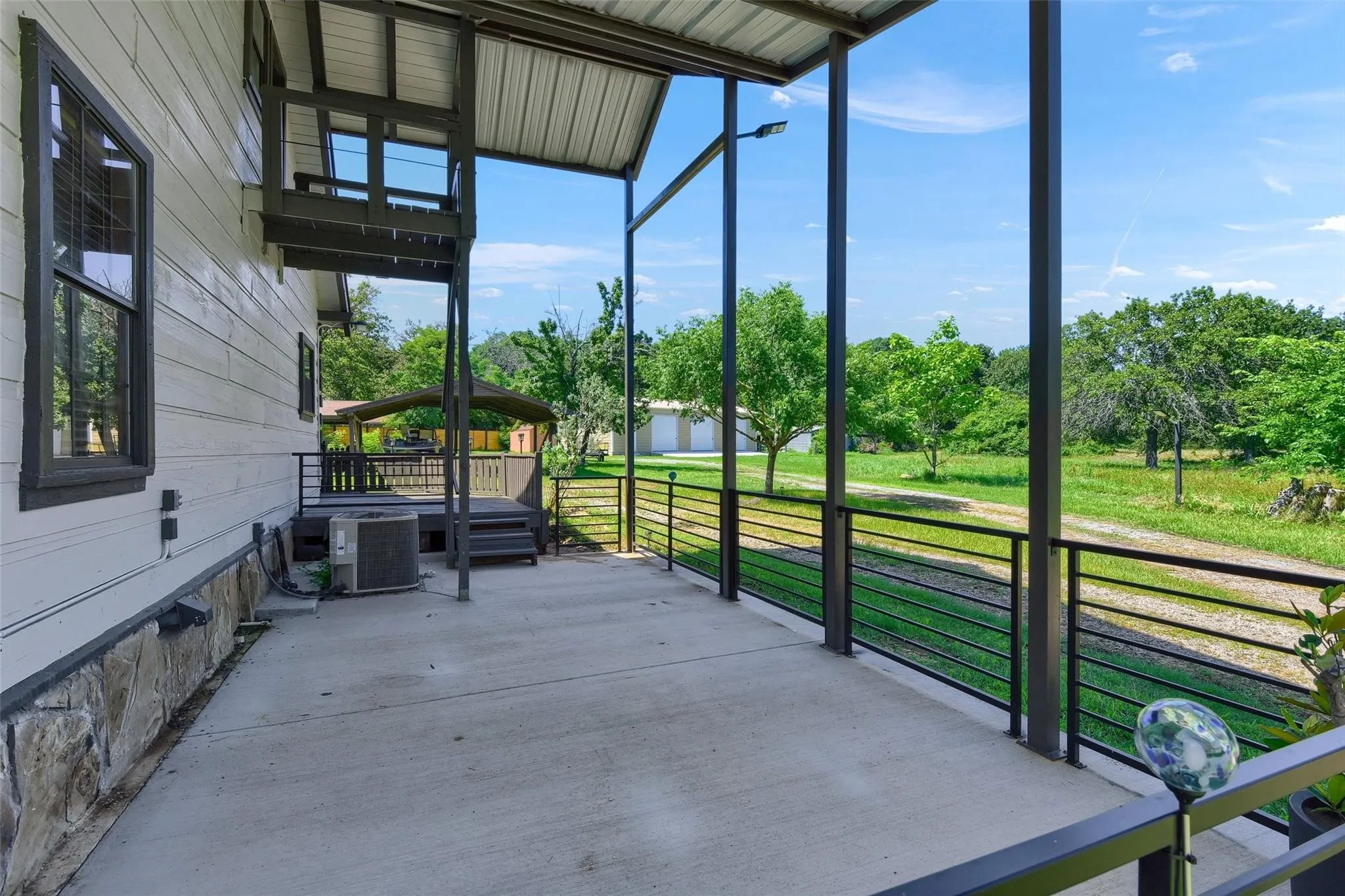 Single Family Residence For Sale in Grayson County , 3628 Ansley Boulevard, Denison, Texas 75020, 3 Bedroom, 3 Bathroom, Garage spaces, 2,136 Sqft, built in 1993, Preowned, Price $649,000, mls#21242276, Real Estate Agent in Denison, Homes For Sale in Grayson county, Homes For Sale in Denison, Realtor in Denison Texas, Real Estate Brokerage Independent Realty Texas, Luminita Cordes Realtor