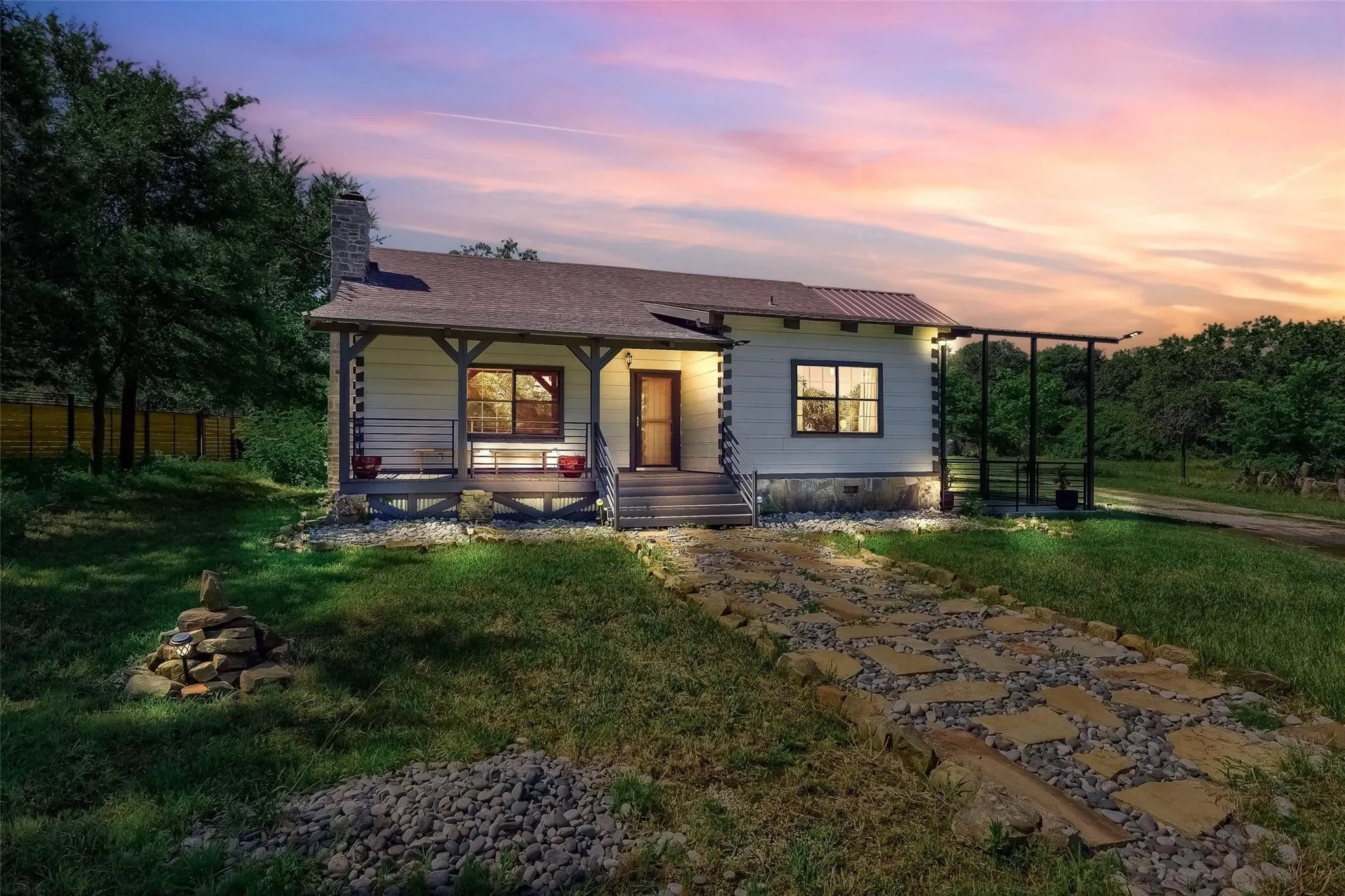 Single Family Residence For Sale in Grayson County , 3628 Ansley Boulevard, Denison, Texas 75020, 3 Bedroom, 3 Bathroom, Garage spaces, 2,136 Sqft, built in 1993, Preowned, Price $649,000, mls#21242276, Real Estate Agent in Denison, Homes For Sale in Grayson county, Homes For Sale in Denison, Realtor in Denison Texas, Real Estate Brokerage Independent Realty Texas, Luminita Cordes Realtor
