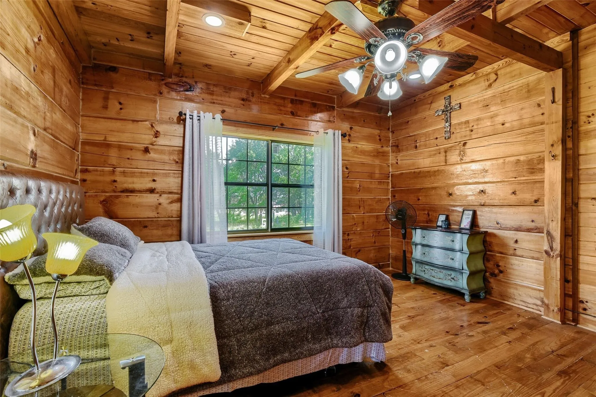 Single Family Residence For Sale in Grayson County , 3628 Ansley Boulevard, Denison, Texas 75020, 3 Bedroom, 3 Bathroom, Garage spaces, 2,136 Sqft, built in 1993, Preowned, Price $649,000, mls#21242276, Real Estate Agent in Denison, Homes For Sale in Grayson county, Homes For Sale in Denison, Realtor in Denison Texas, Real Estate Brokerage Independent Realty Texas, Luminita Cordes Realtor