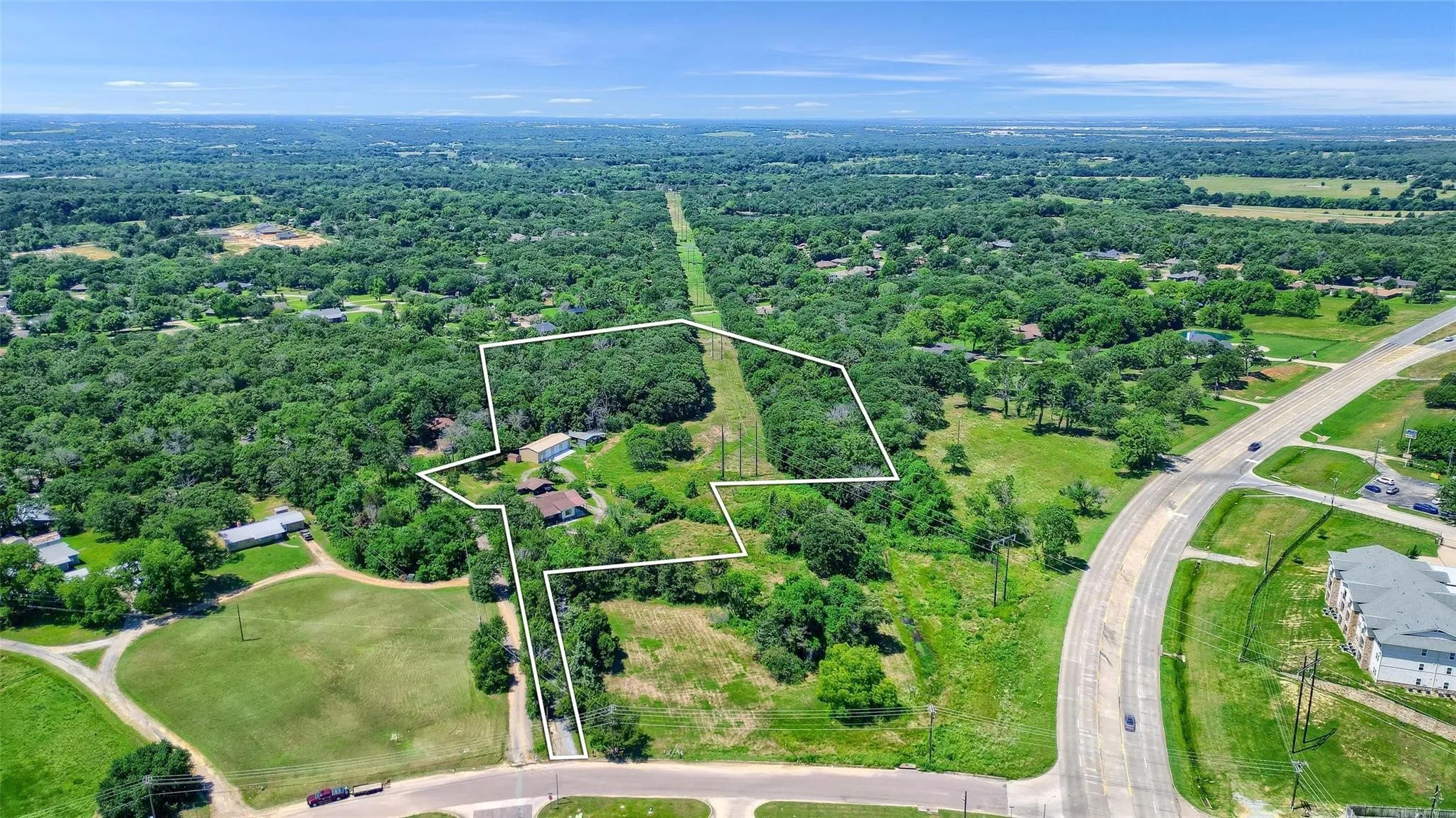 Single Family Residence For Sale in Grayson County , 3628 Ansley Boulevard, Denison, Texas 75020, 3 Bedroom, 3 Bathroom, Garage spaces, 2,136 Sqft, built in 1993, Preowned, Price $649,000, mls#21242276, Real Estate Agent in Denison, Homes For Sale in Grayson county, Homes For Sale in Denison, Realtor in Denison Texas, Real Estate Brokerage Independent Realty Texas, Luminita Cordes Realtor