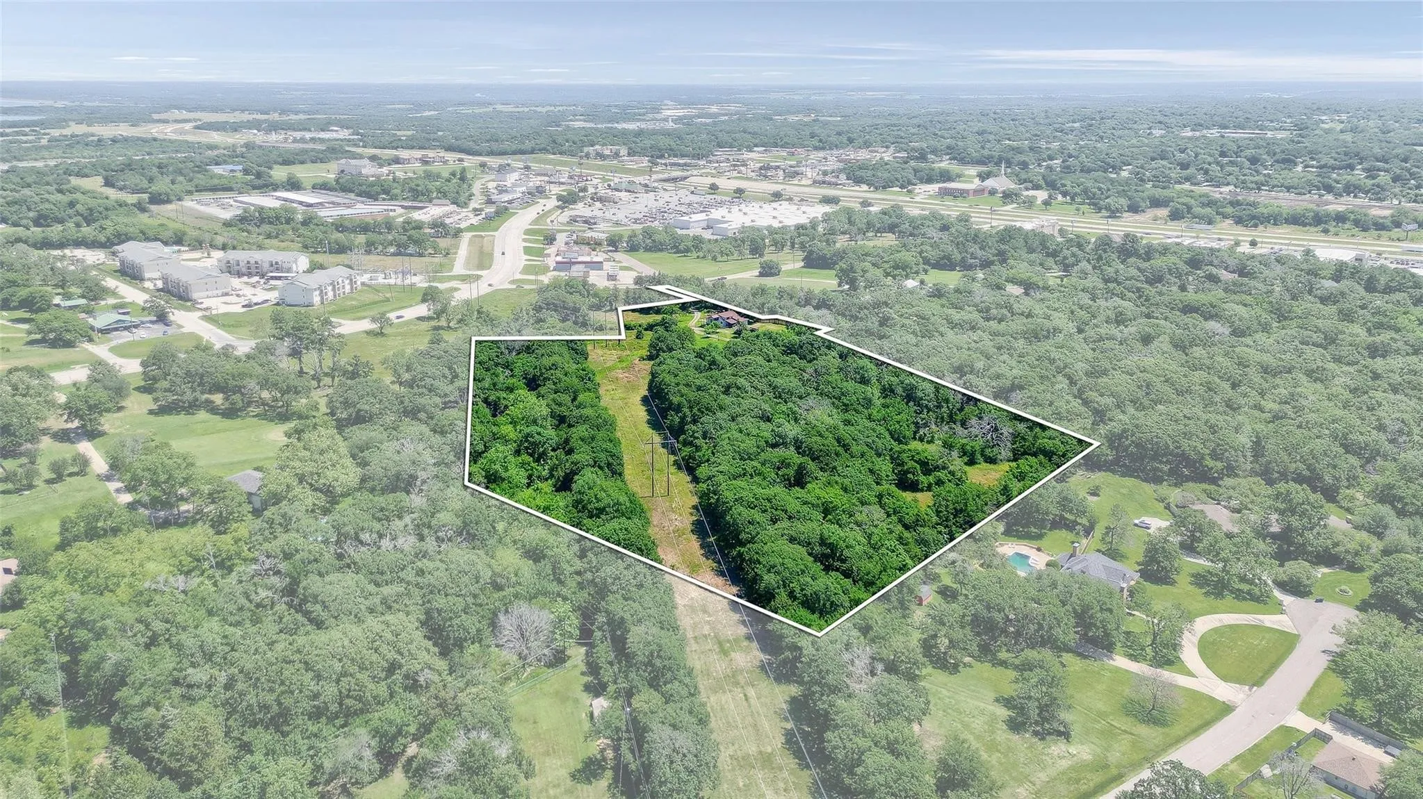 Single Family Residence For Sale in Grayson County , 3628 Ansley Boulevard, Denison, Texas 75020, 3 Bedroom, 3 Bathroom, Garage spaces, 2,136 Sqft, built in 1993, Preowned, Price $649,000, mls#21242276, Real Estate Agent in Denison, Homes For Sale in Grayson county, Homes For Sale in Denison, Realtor in Denison Texas, Real Estate Brokerage Independent Realty Texas, Luminita Cordes Realtor
