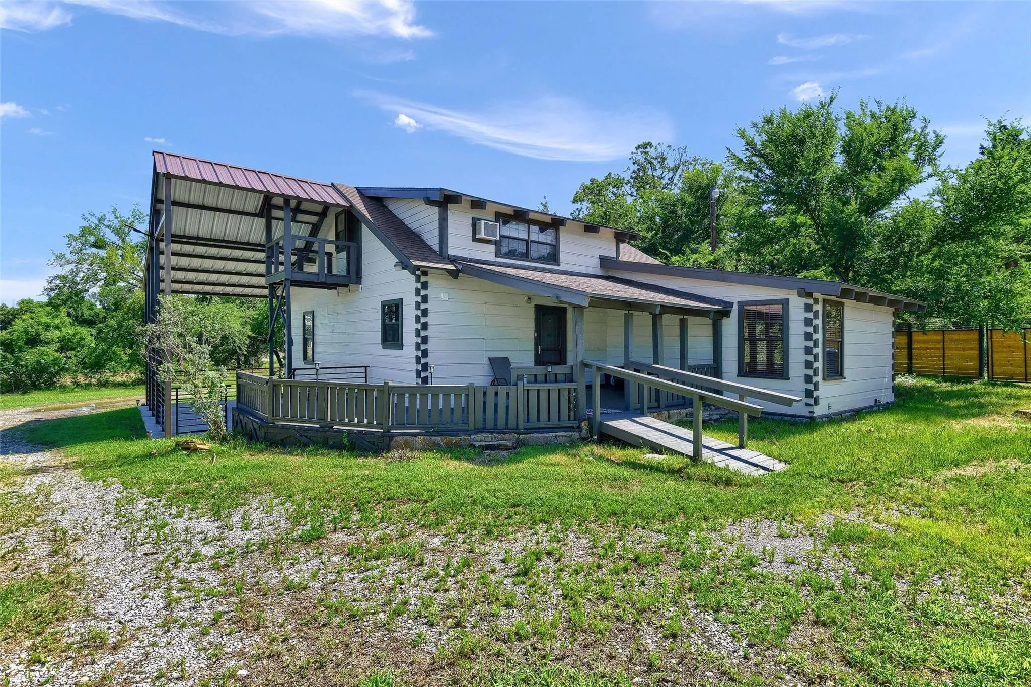 Single Family Residence For Sale in Grayson County , 3628 Ansley Boulevard, Denison, Texas 75020, 3 Bedroom, 3 Bathroom, Garage spaces, 2,136 Sqft, built in 1993, Preowned, Price $649,000, mls#21242276, Real Estate Agent in Denison, Homes For Sale in Grayson county, Homes For Sale in Denison, Realtor in Denison Texas, Real Estate Brokerage Independent Realty Texas, Luminita Cordes Realtor