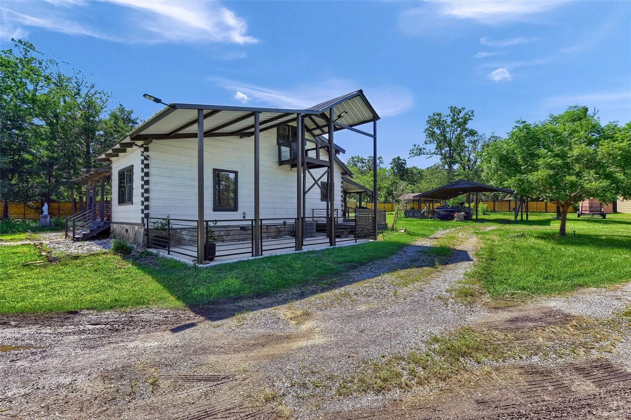Single Family Residence For Sale in Grayson County , 3628 Ansley Boulevard, Denison, Texas 75020, 3 Bedroom, 3 Bathroom, Garage spaces, 2,136 Sqft, built in 1993, Preowned, Price $649,000, mls#21242276, Real Estate Agent in Denison, Homes For Sale in Grayson county, Homes For Sale in Denison, Realtor in Denison Texas, Real Estate Brokerage Independent Realty Texas, Luminita Cordes Realtor