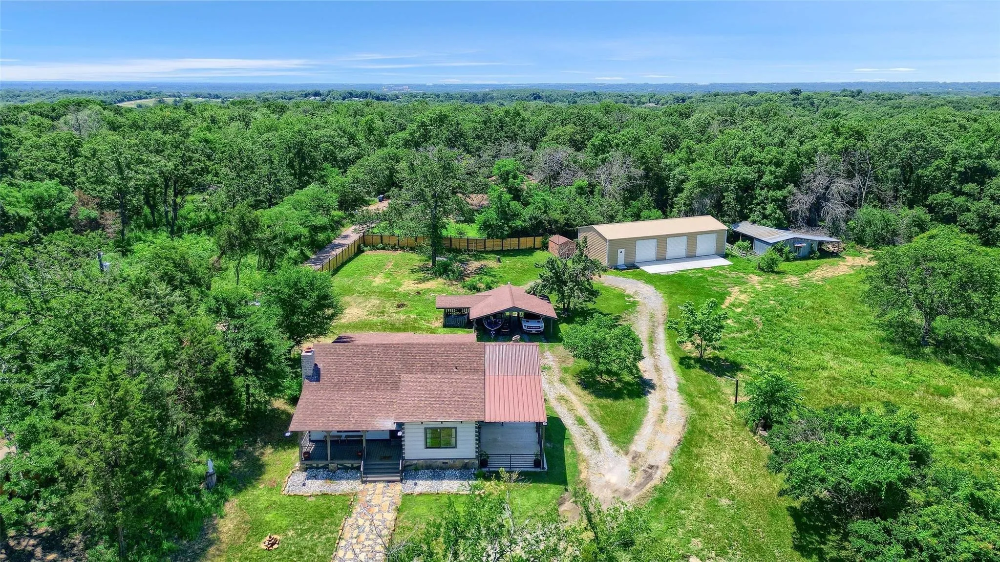Single Family Residence For Sale in Grayson County , 3628 Ansley Boulevard, Denison, Texas 75020, 3 Bedroom, 3 Bathroom, Garage spaces, 2,136 Sqft, built in 1993, Preowned, Price $649,000, mls#21242276, Real Estate Agent in Denison, Homes For Sale in Grayson county, Homes For Sale in Denison, Realtor in Denison Texas, Real Estate Brokerage Independent Realty Texas, Luminita Cordes Realtor