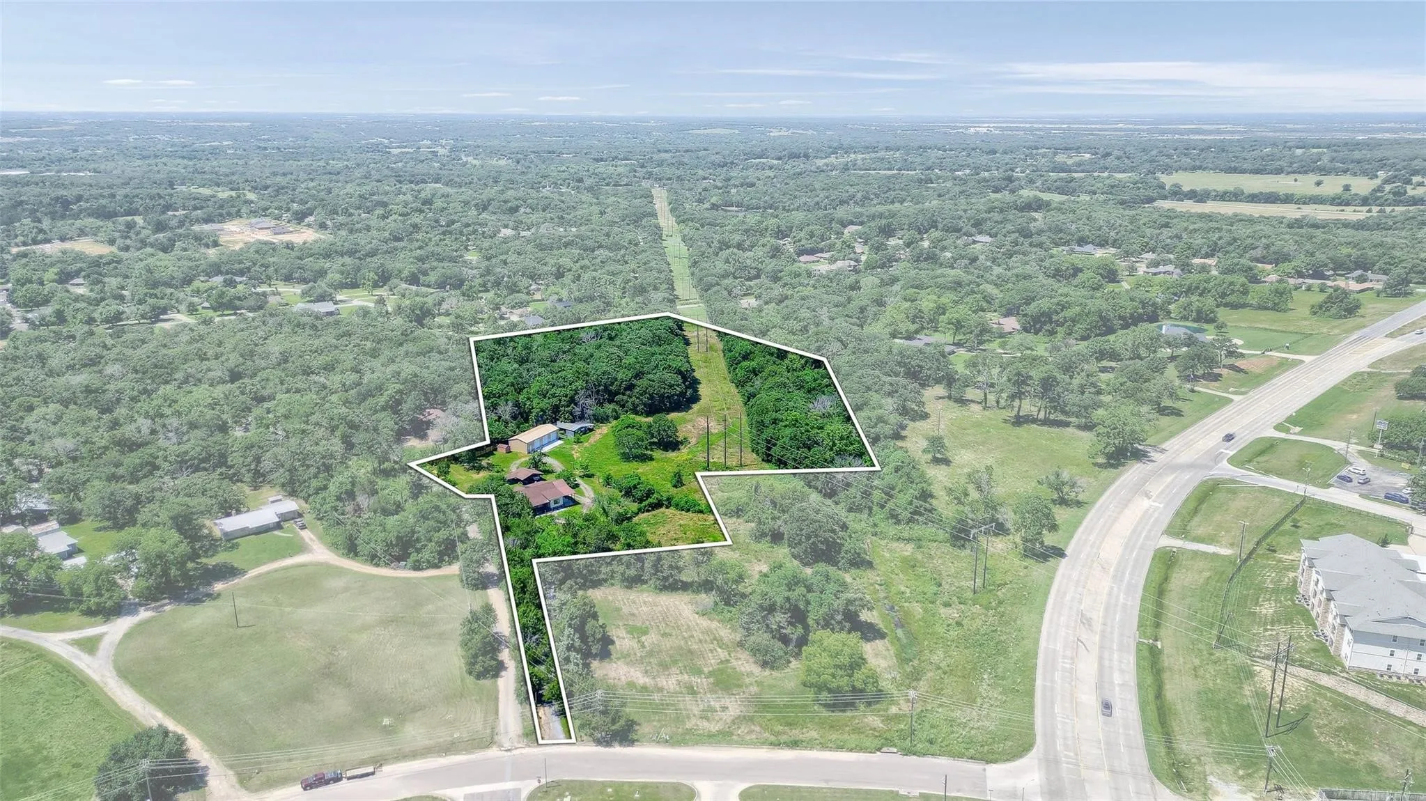 Single Family Residence For Sale in Grayson County , 3628 Ansley Boulevard, Denison, Texas 75020, 3 Bedroom, 3 Bathroom, Garage spaces, 2,136 Sqft, built in 1993, Preowned, Price $649,000, mls#21242276, Real Estate Agent in Denison, Homes For Sale in Grayson county, Homes For Sale in Denison, Realtor in Denison Texas, Real Estate Brokerage Independent Realty Texas, Luminita Cordes Realtor