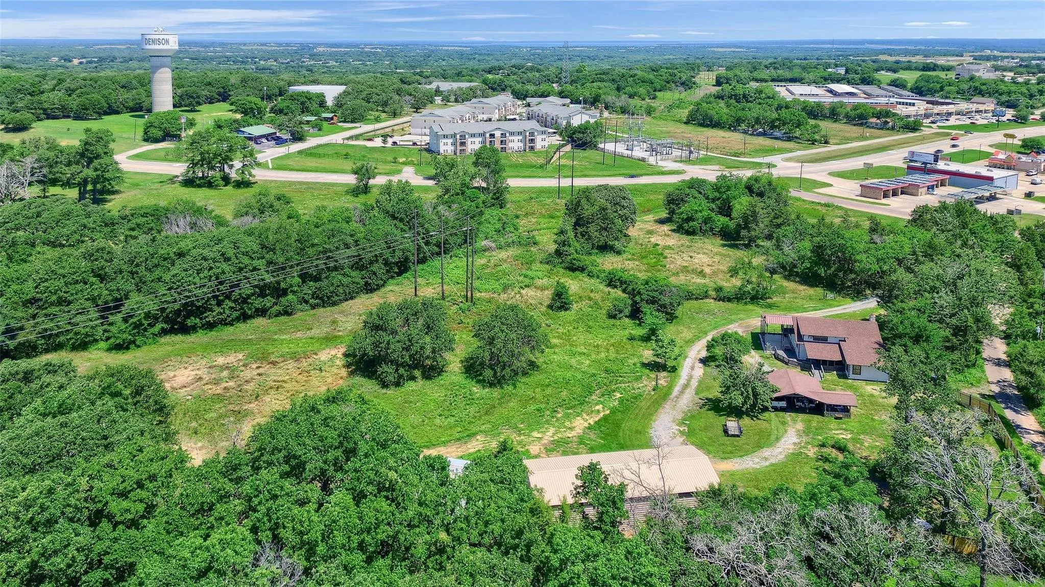 Single Family Residence For Sale in Grayson County , 3628 Ansley Boulevard, Denison, Texas 75020, 3 Bedroom, 3 Bathroom, Garage spaces, 2,136 Sqft, built in 1993, Preowned, Price $649,000, mls#21242276, Real Estate Agent in Denison, Homes For Sale in Grayson county, Homes For Sale in Denison, Realtor in Denison Texas, Real Estate Brokerage Independent Realty Texas, Luminita Cordes Realtor