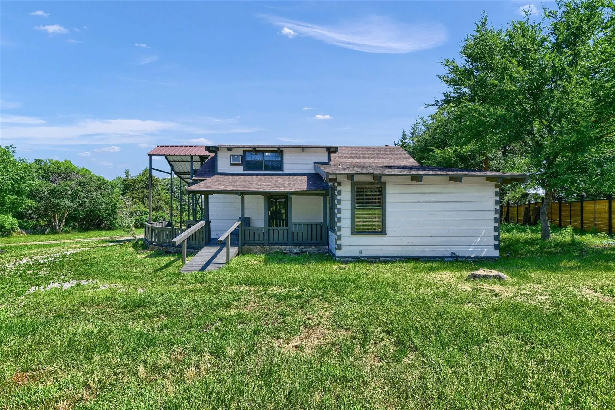 Single Family Residence For Sale in Grayson County , 3628 Ansley Boulevard, Denison, Texas 75020, 3 Bedroom, 3 Bathroom, Garage spaces, 2,136 Sqft, built in 1993, Preowned, Price $649,000, mls#21242276, Real Estate Agent in Denison, Homes For Sale in Grayson county, Homes For Sale in Denison, Realtor in Denison Texas, Real Estate Brokerage Independent Realty Texas, Luminita Cordes Realtor