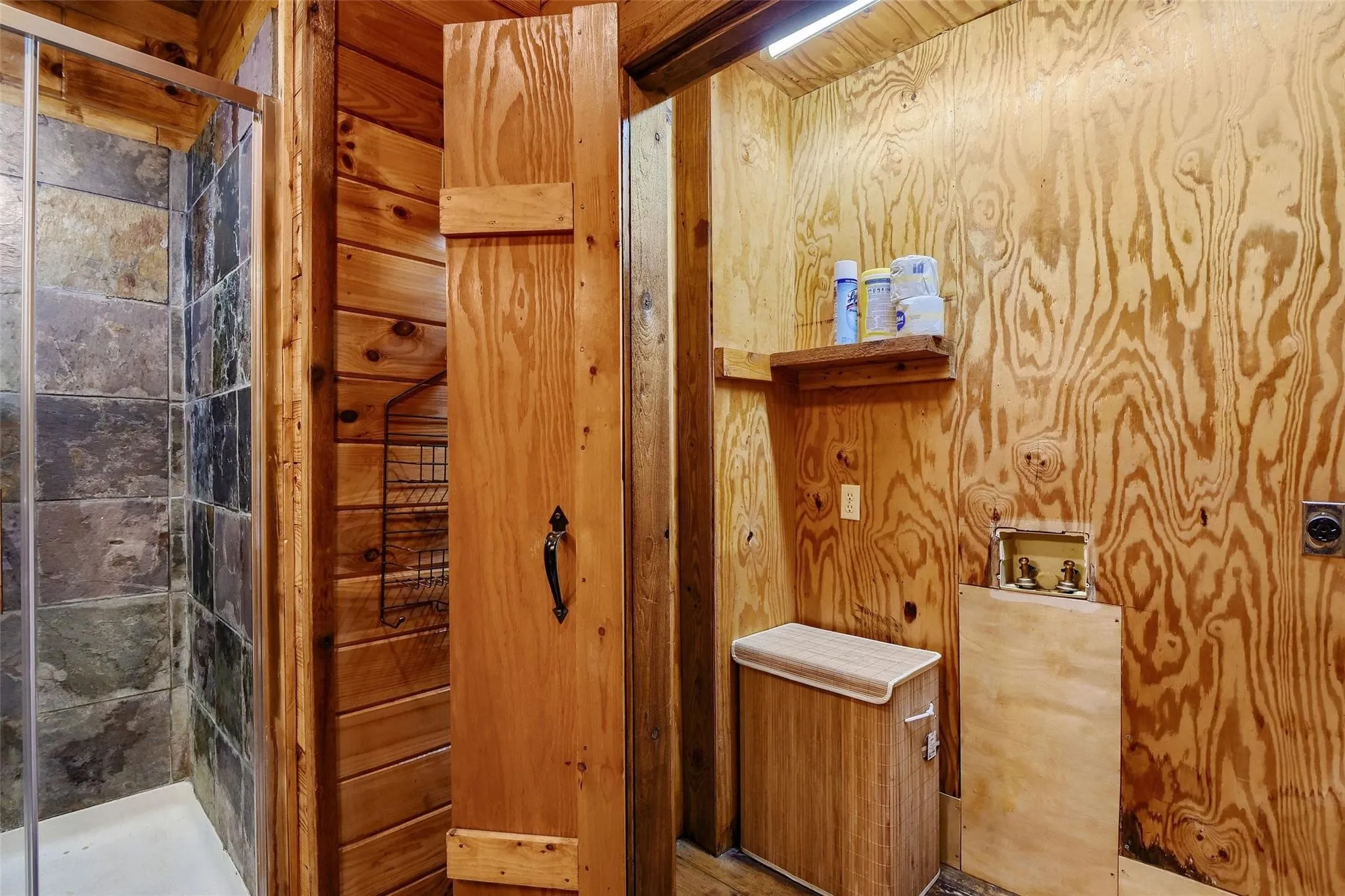 Single Family Residence For Sale in Grayson County , 3628 Ansley Boulevard, Denison, Texas 75020, 3 Bedroom, 3 Bathroom, Garage spaces, 2,136 Sqft, built in 1993, Preowned, Price $649,000, mls#21242276, Real Estate Agent in Denison, Homes For Sale in Grayson county, Homes For Sale in Denison, Realtor in Denison Texas, Real Estate Brokerage Independent Realty Texas, Luminita Cordes Realtor