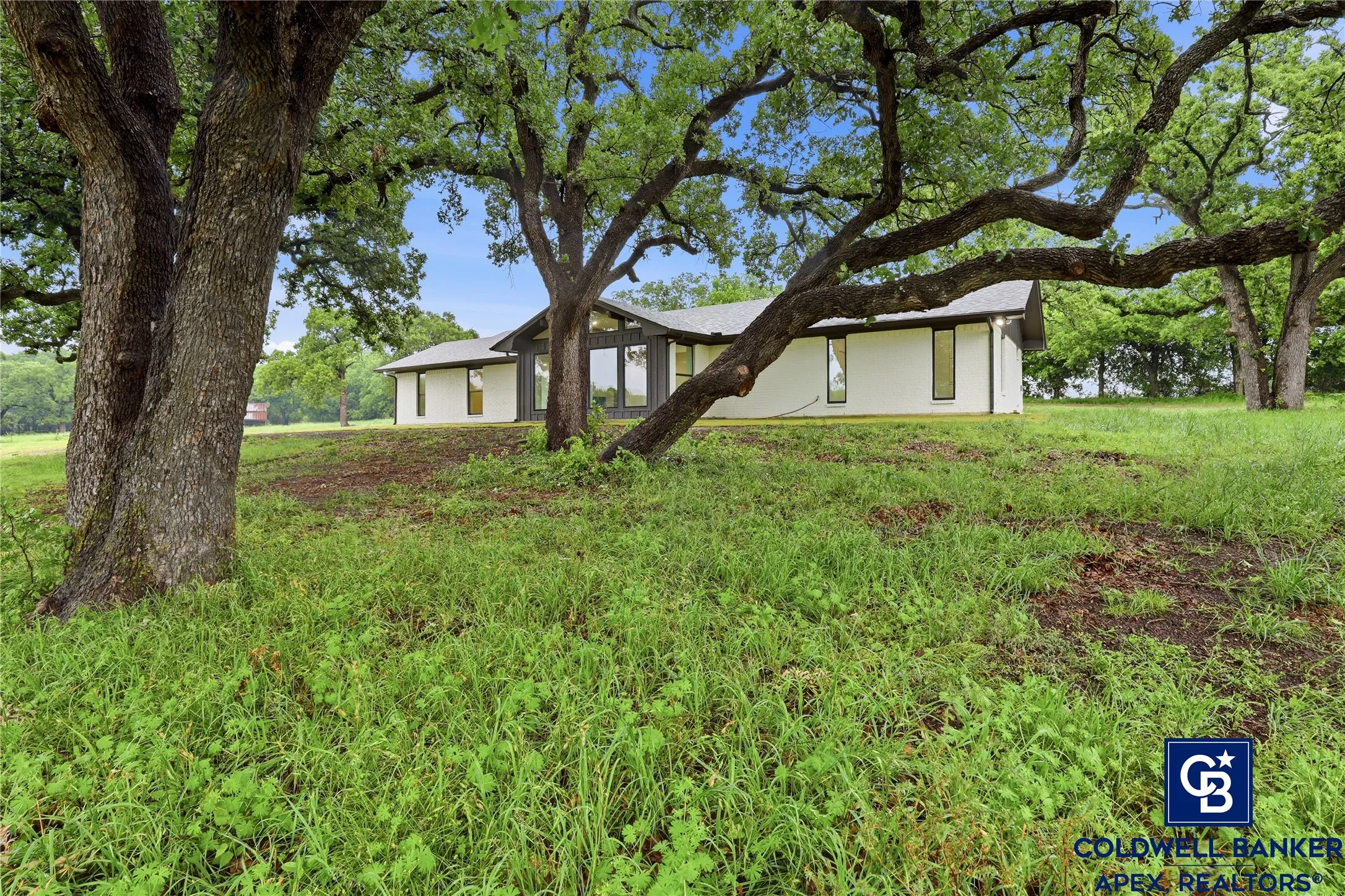 Farm For Sale in Hill County , 11458 State Highway 171, Covington, Texas 76636, 3 Bedroom, 2 Bathroom, 2 Garage spaces, 2,210 Sqft, built in 1975, Preowned, mls#21244826, Real Estate Agent in Covington, Homes For Sale in Hill county, Homes For Sale in Covington, Realtor in Covington Texas, Real Estate Brokerage Independent Realty Texas, Luminita Cordes Realtor