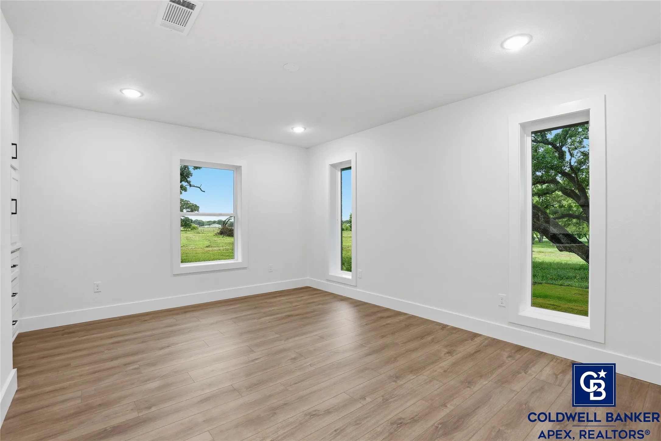 Farm For Sale in Hill County , 11458 State Highway 171, Covington, Texas 76636, 3 Bedroom, 2 Bathroom, 2 Garage spaces, 2,210 Sqft, built in 1975, Preowned, mls#21244826, Real Estate Agent in Covington, Homes For Sale in Hill county, Homes For Sale in Covington, Realtor in Covington Texas, Real Estate Brokerage Independent Realty Texas, Luminita Cordes Realtor