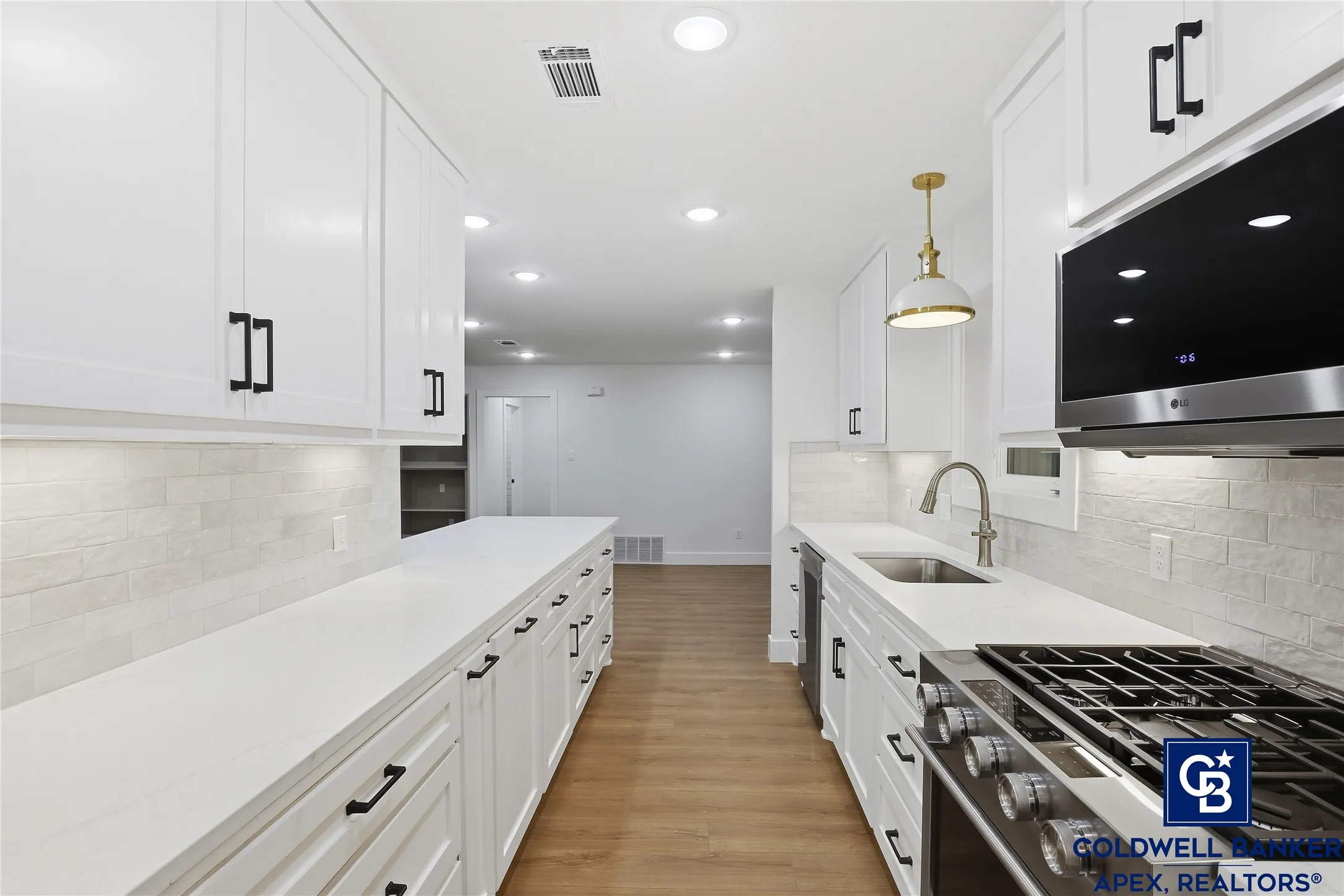 Farm For Sale in Hill County , 11458 State Highway 171, Covington, Texas 76636, 3 Bedroom, 2 Bathroom, 2 Garage spaces, 2,210 Sqft, built in 1975, Preowned, mls#21244826, Real Estate Agent in Covington, Homes For Sale in Hill county, Homes For Sale in Covington, Realtor in Covington Texas, Real Estate Brokerage Independent Realty Texas, Luminita Cordes Realtor