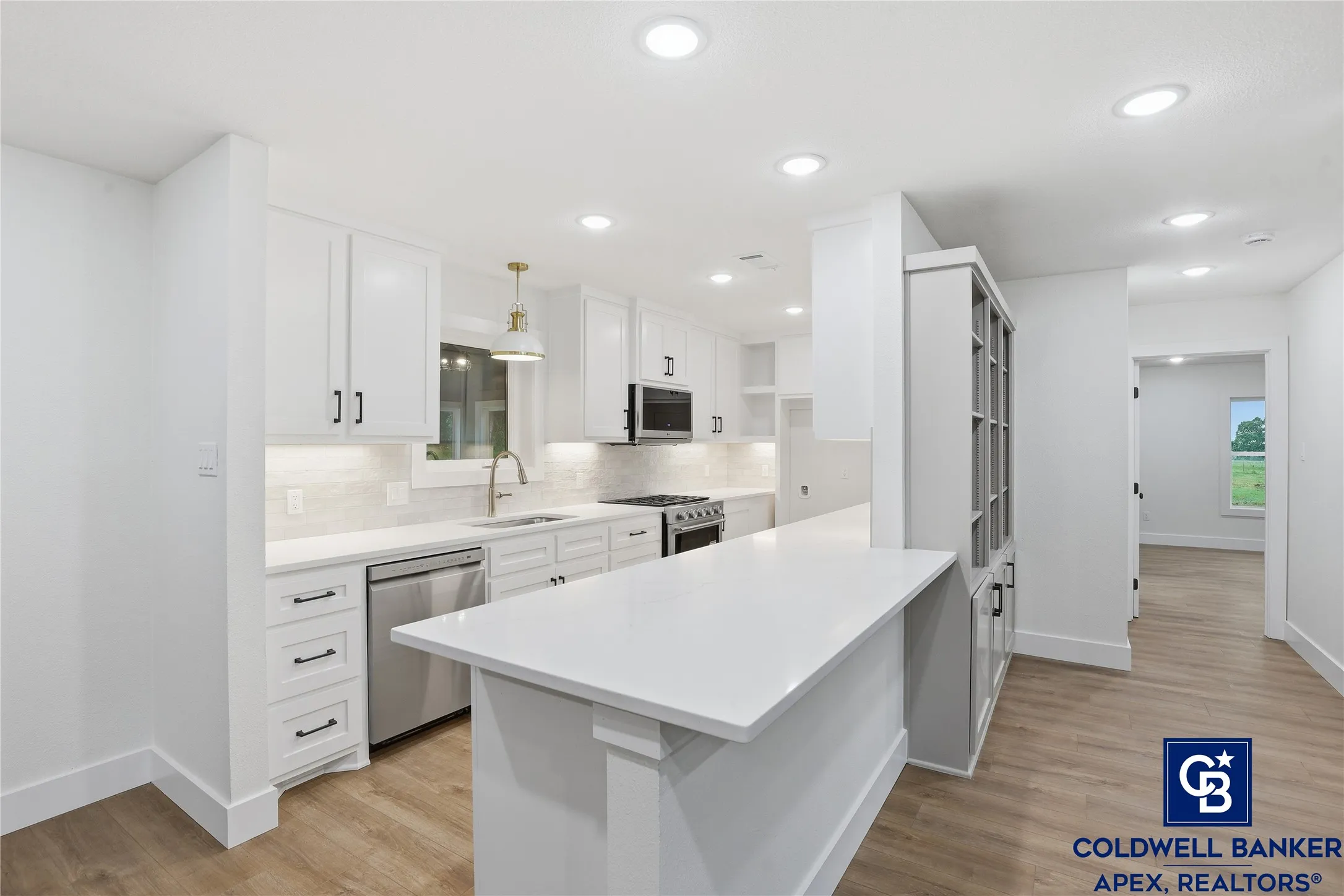 Farm For Sale in Hill County , 11458 State Highway 171, Covington, Texas 76636, 3 Bedroom, 2 Bathroom, 2 Garage spaces, 2,210 Sqft, built in 1975, Preowned, mls#21244826, Real Estate Agent in Covington, Homes For Sale in Hill county, Homes For Sale in Covington, Realtor in Covington Texas, Real Estate Brokerage Independent Realty Texas, Luminita Cordes Realtor