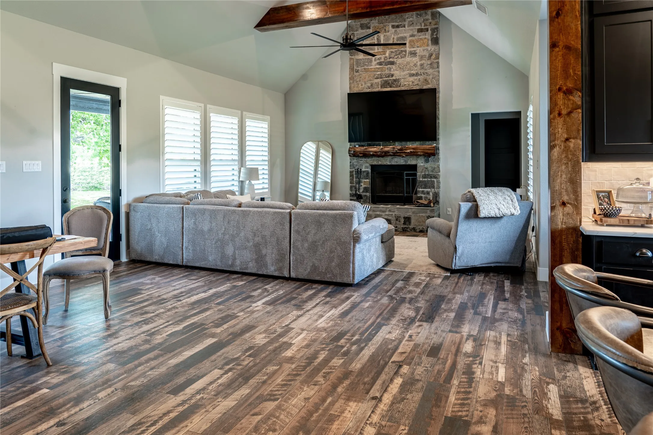 Single Family Residence For Sale in Van Zandt County , 2667 VZ County Road 3208, Wills Point, Texas 75169, 3 Bedroom, 2 Bathroom, 2 Garage spaces, 2,500 Sqft, built in 2022, Preowned, mls#21243875, Real Estate Agent in Wills Point, Homes For Sale in Van Zandt county, Homes For Sale in Wills Point, Realtor in Wills Point Texas, Real Estate Brokerage Independent Realty Texas, Luminita Cordes Realtor
