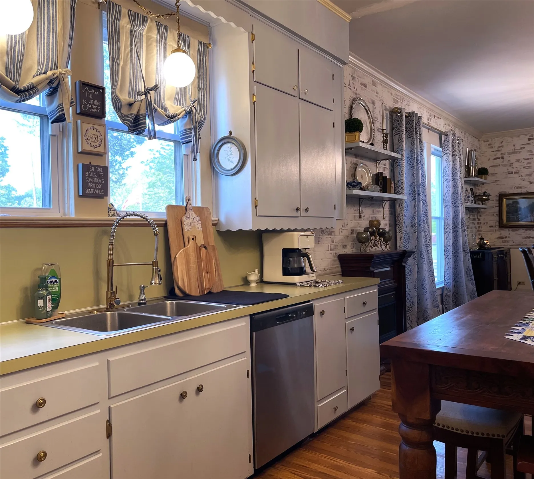 Single Family Residence For Sale in Freestone County , 702 S 9th Avenue, Teague, Texas 75860, 5 Bedroom, 2 Bathroom, 2 Garage spaces, 3,312 Sqft, built in 1912, Preowned, mls#21237396, Real Estate Agent in Teague, Homes For Sale in Freestone county, Homes For Sale in Teague, Realtor in Teague Texas, Real Estate Brokerage Independent Realty Texas, Luminita Cordes Realtor