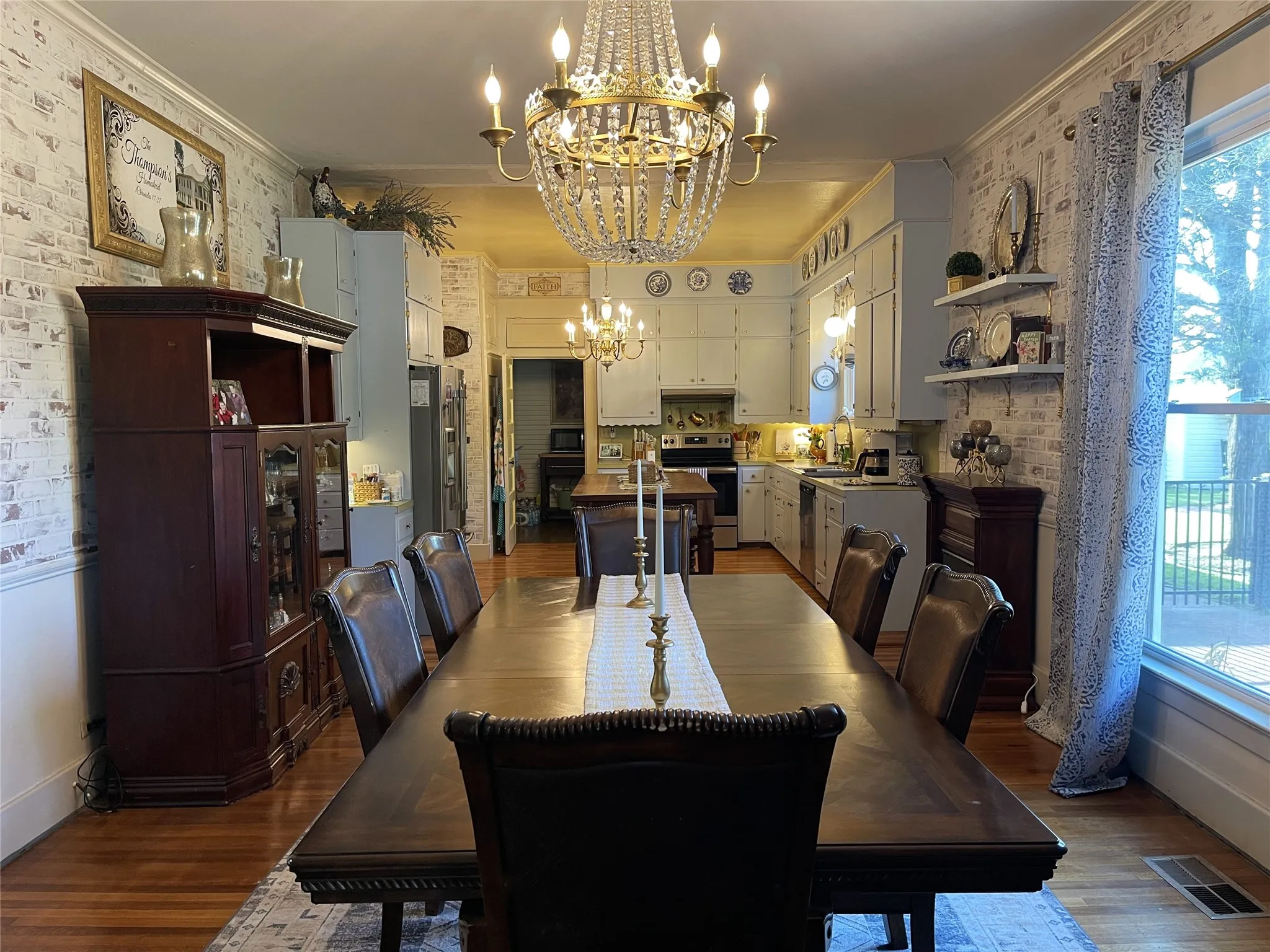 Open Kitchen & Dining Area