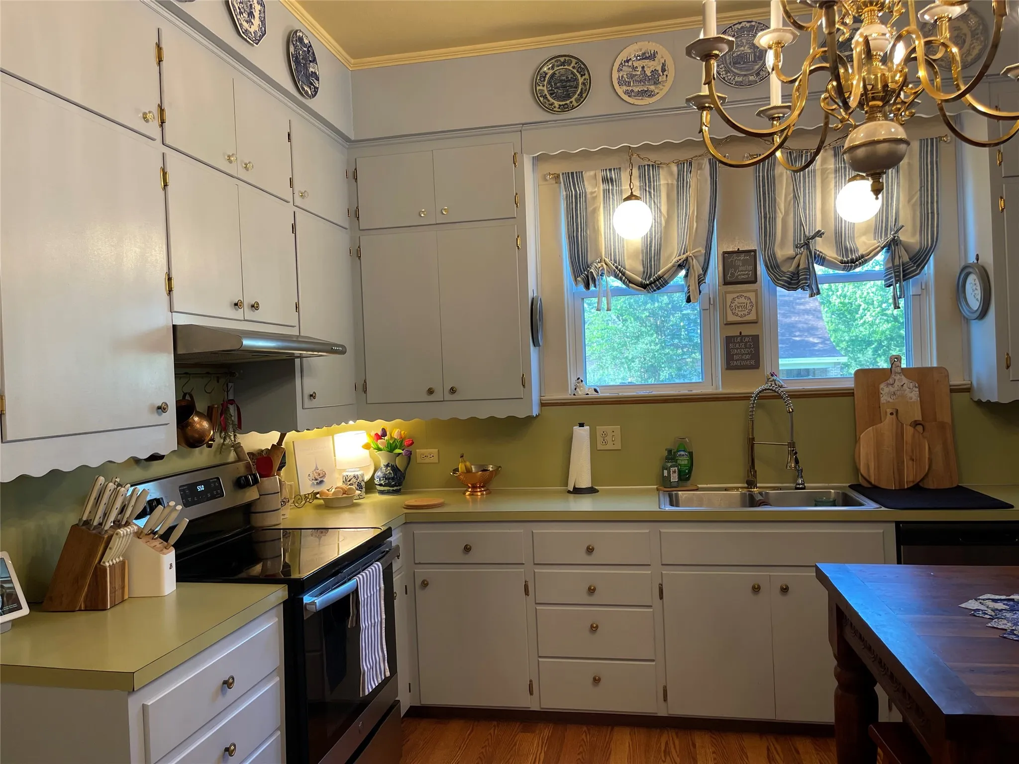 Single Family Residence For Sale in Freestone County , 702 S 9th Avenue, Teague, Texas 75860, 5 Bedroom, 2 Bathroom, 2 Garage spaces, 3,312 Sqft, built in 1912, Preowned, mls#21237396, Real Estate Agent in Teague, Homes For Sale in Freestone county, Homes For Sale in Teague, Realtor in Teague Texas, Real Estate Brokerage Independent Realty Texas, Luminita Cordes Realtor