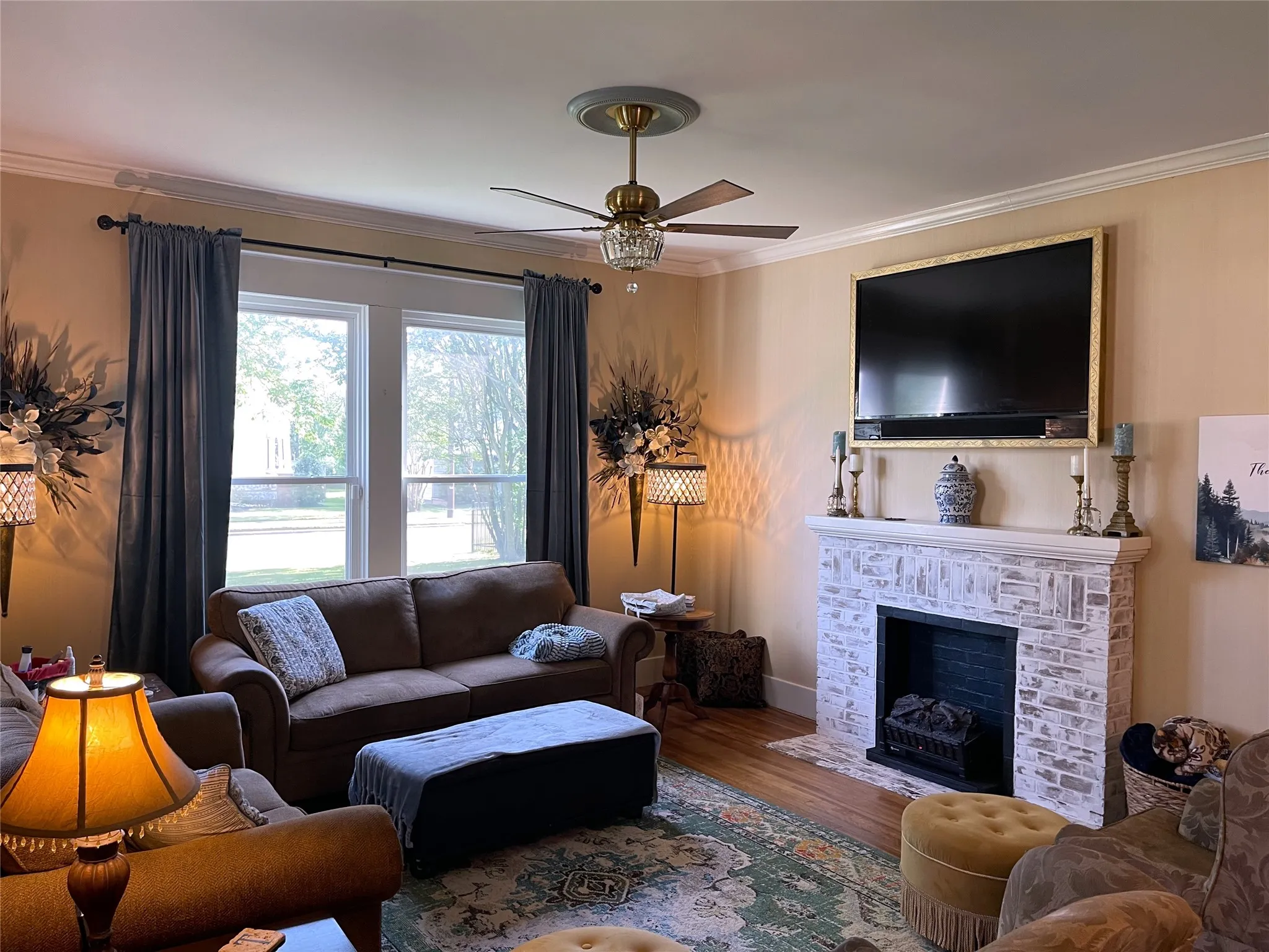 Single Family Residence For Sale in Freestone County , 702 S 9th Avenue, Teague, Texas 75860, 5 Bedroom, 2 Bathroom, 2 Garage spaces, 3,312 Sqft, built in 1912, Preowned, mls#21237396, Real Estate Agent in Teague, Homes For Sale in Freestone county, Homes For Sale in Teague, Realtor in Teague Texas, Real Estate Brokerage Independent Realty Texas, Luminita Cordes Realtor