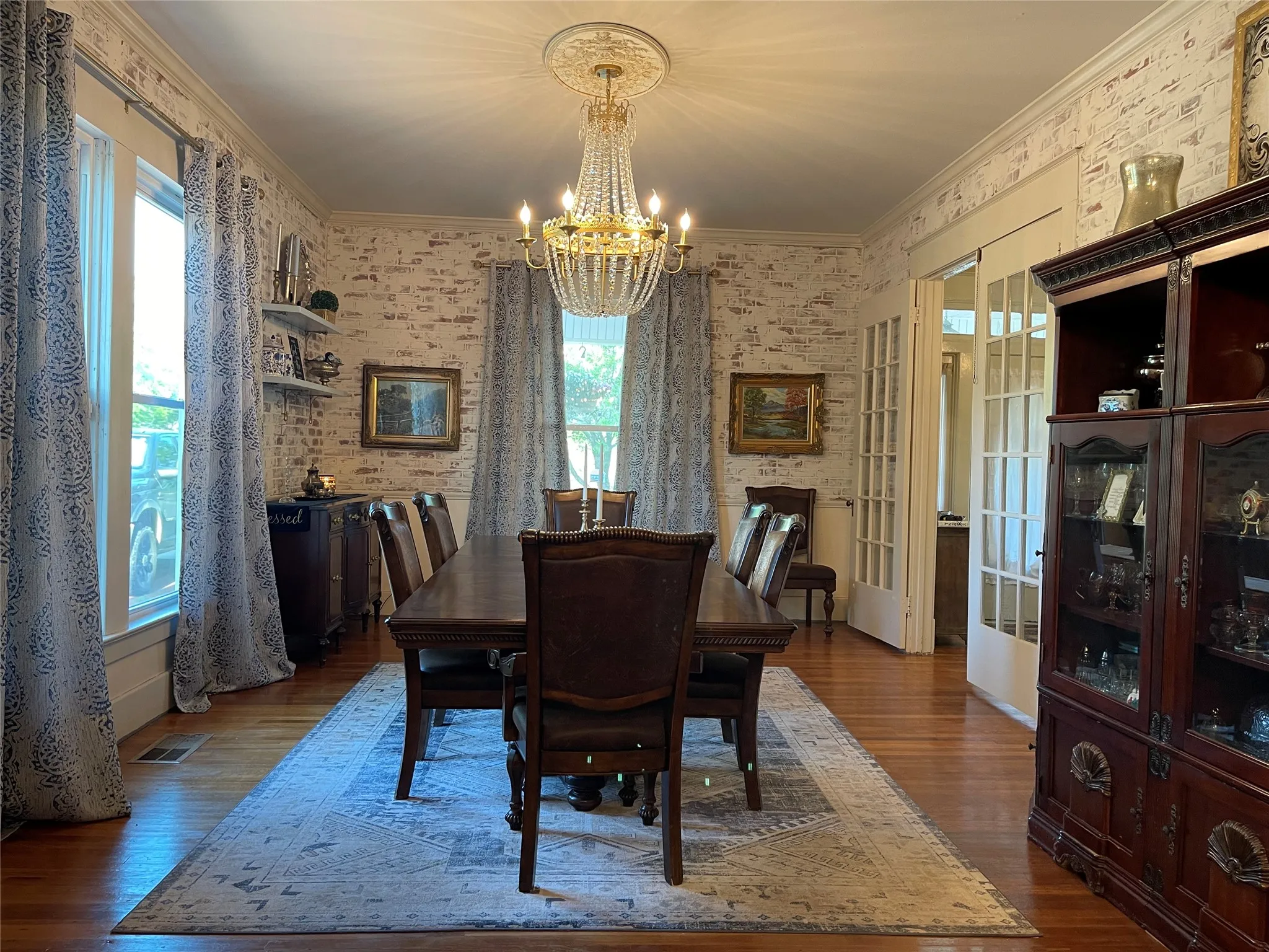 Single Family Residence For Sale in Freestone County , 702 S 9th Avenue, Teague, Texas 75860, 5 Bedroom, 2 Bathroom, 2 Garage spaces, 3,312 Sqft, built in 1912, Preowned, mls#21237396, Real Estate Agent in Teague, Homes For Sale in Freestone county, Homes For Sale in Teague, Realtor in Teague Texas, Real Estate Brokerage Independent Realty Texas, Luminita Cordes Realtor