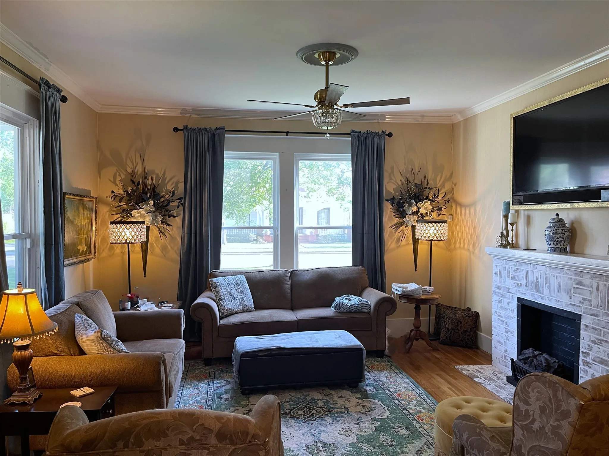 Single Family Residence For Sale in Freestone County , 702 S 9th Avenue, Teague, Texas 75860, 5 Bedroom, 2 Bathroom, 2 Garage spaces, 3,312 Sqft, built in 1912, Preowned, mls#21237396, Real Estate Agent in Teague, Homes For Sale in Freestone county, Homes For Sale in Teague, Realtor in Teague Texas, Real Estate Brokerage Independent Realty Texas, Luminita Cordes Realtor