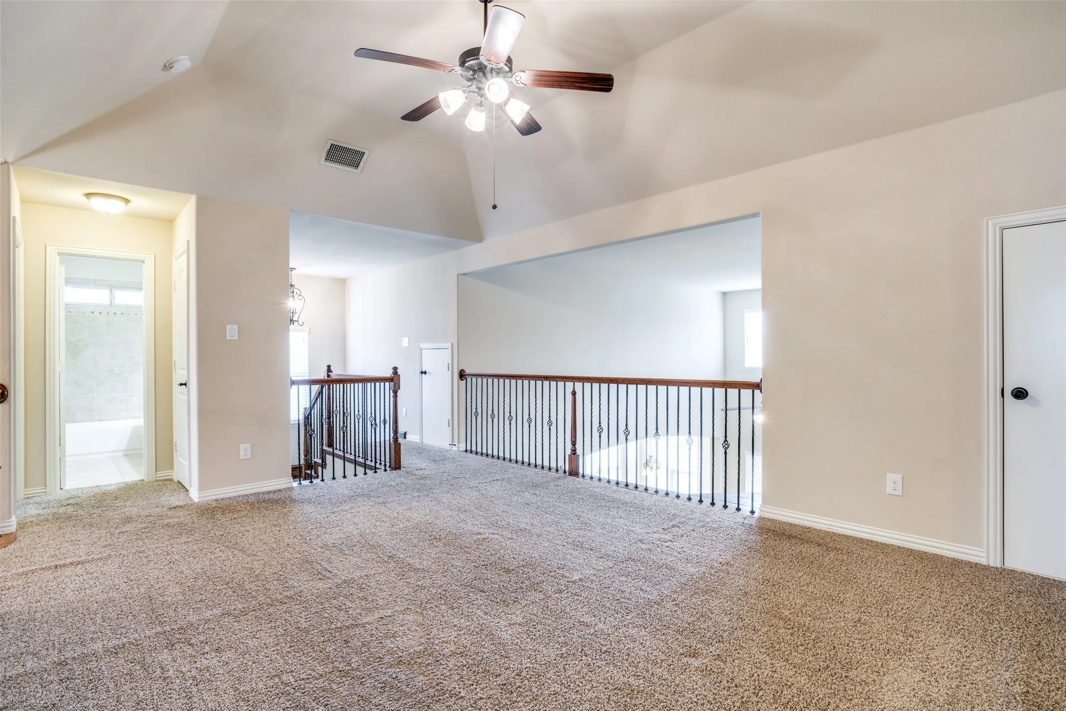 Single Family Residence For Rent in Collin County , 3303 Robin Trail, Melissa, Texas 75454, 5 Bedroom, 4 Bathroom, 3 Garage spaces, 3,637 Sqft, built in 2015, Preowned, mls#21243912, Real Estate Agent in Melissa, Homes For Rent in Collin county, Homes For Rent in Melissa, Realtor in Melissa Texas, Real Estate Brokerage Independent Realty Texas, Luminita Cordes Realtor
