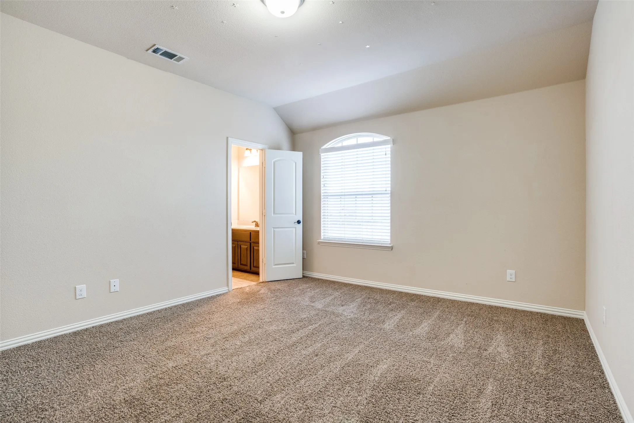 Single Family Residence For Rent in Collin County , 3303 Robin Trail, Melissa, Texas 75454, 5 Bedroom, 4 Bathroom, 3 Garage spaces, 3,637 Sqft, built in 2015, Preowned, mls#21243912, Real Estate Agent in Melissa, Homes For Rent in Collin county, Homes For Rent in Melissa, Realtor in Melissa Texas, Real Estate Brokerage Independent Realty Texas, Luminita Cordes Realtor