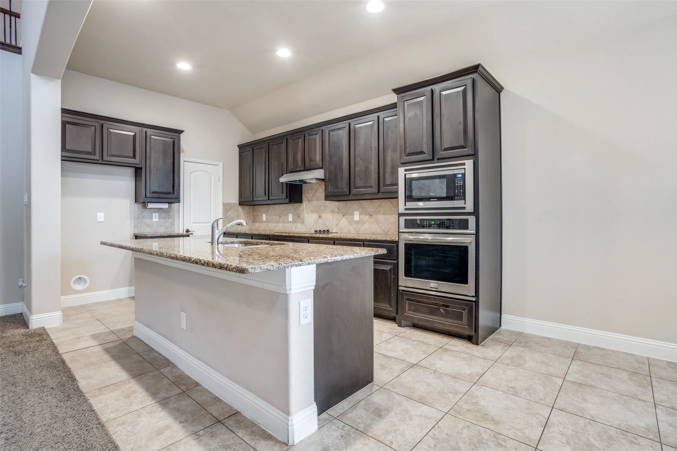 Single Family Residence For Rent in Collin County , 3303 Robin Trail, Melissa, Texas 75454, 5 Bedroom, 4 Bathroom, 3 Garage spaces, 3,637 Sqft, built in 2015, Preowned, mls#21243912, Real Estate Agent in Melissa, Homes For Rent in Collin county, Homes For Rent in Melissa, Realtor in Melissa Texas, Real Estate Brokerage Independent Realty Texas, Luminita Cordes Realtor