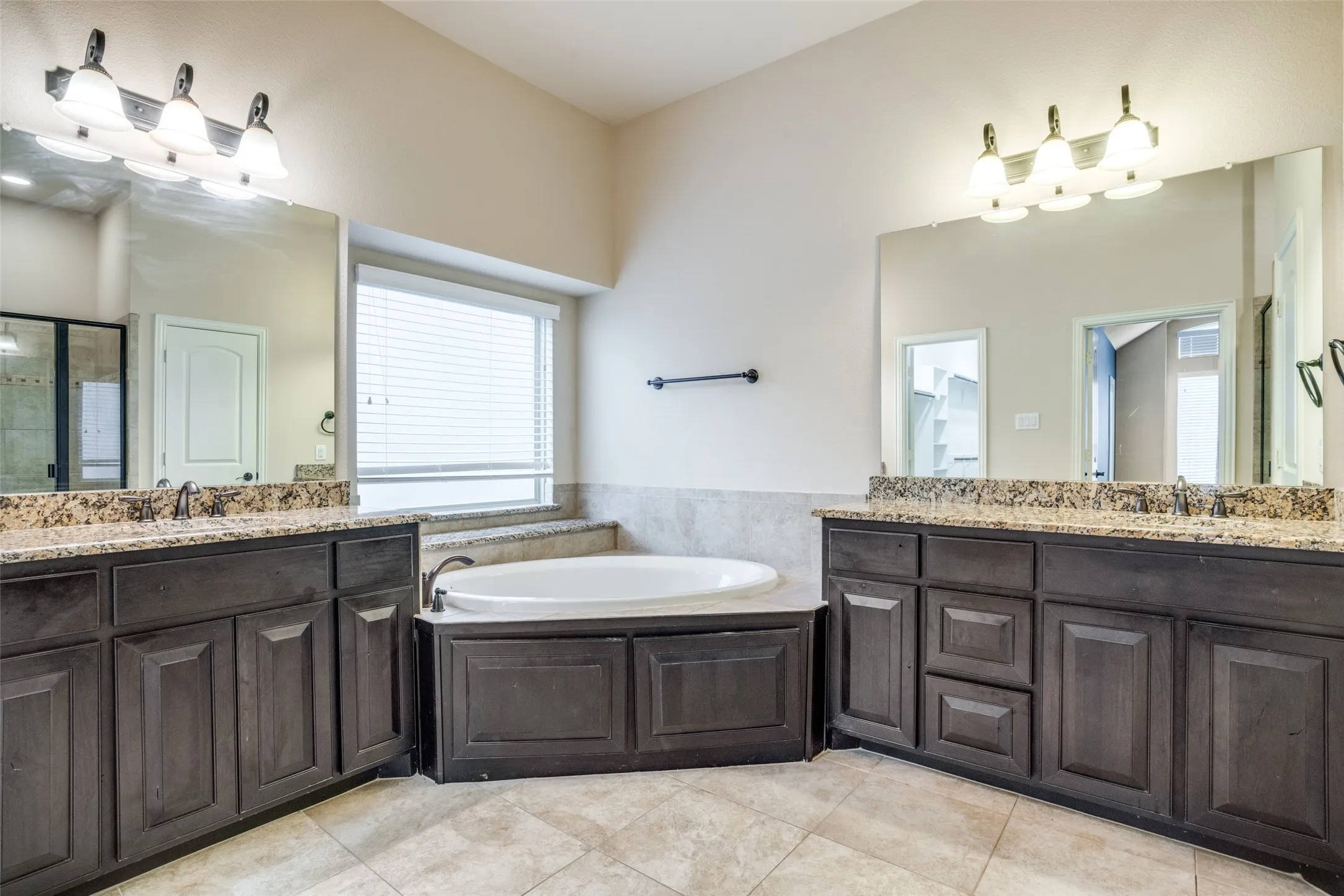 Single Family Residence For Rent in Collin County , 3303 Robin Trail, Melissa, Texas 75454, 5 Bedroom, 4 Bathroom, 3 Garage spaces, 3,637 Sqft, built in 2015, Preowned, mls#21243912, Real Estate Agent in Melissa, Homes For Rent in Collin county, Homes For Rent in Melissa, Realtor in Melissa Texas, Real Estate Brokerage Independent Realty Texas, Luminita Cordes Realtor