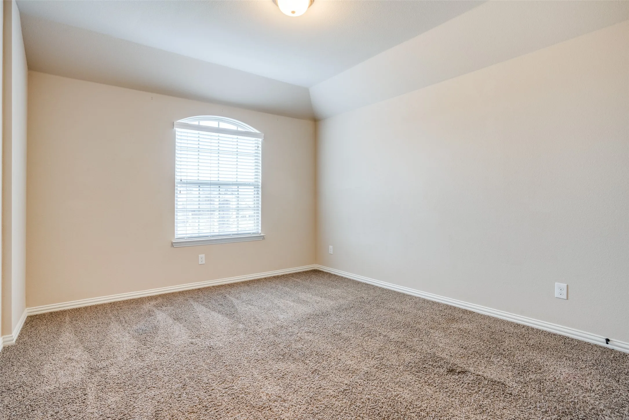 Single Family Residence For Rent in Collin County , 3303 Robin Trail, Melissa, Texas 75454, 5 Bedroom, 4 Bathroom, 3 Garage spaces, 3,637 Sqft, built in 2015, Preowned, mls#21243912, Real Estate Agent in Melissa, Homes For Rent in Collin county, Homes For Rent in Melissa, Realtor in Melissa Texas, Real Estate Brokerage Independent Realty Texas, Luminita Cordes Realtor