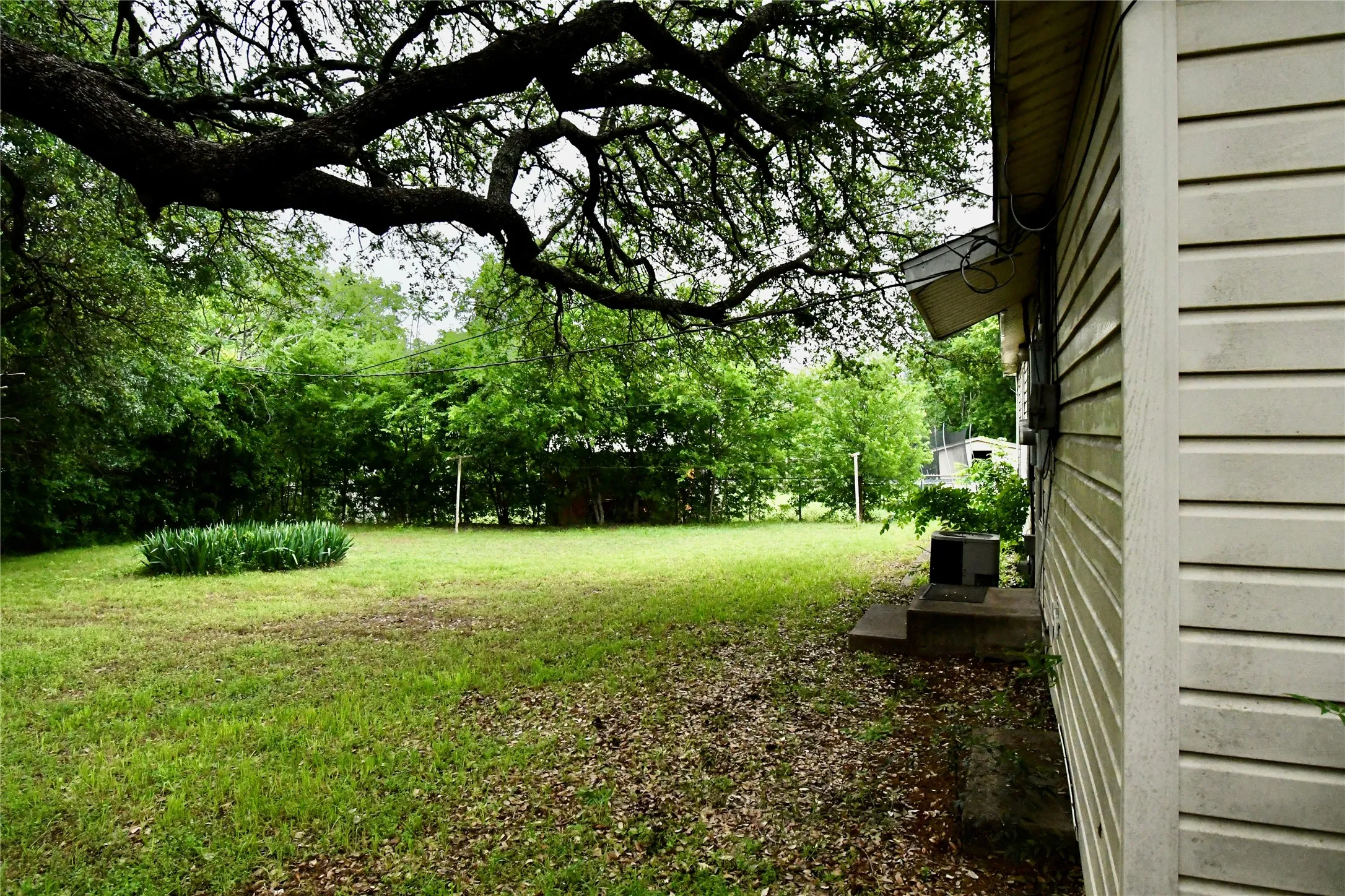 Single Family Residence For Sale in Parker County , 1314 W Water Street, Weatherford, Texas 76086, 2 Bedroom, 1 Bathroom, Garage spaces, 1,052 Sqft, built in 1958, mls#21247785, Real Estate Agent in Weatherford, Homes For Sale in Parker county, Homes For Sale in Weatherford, Realtor in Weatherford Texas, Real Estate Brokerage Independent Realty Texas, Luminita Cordes Realtor