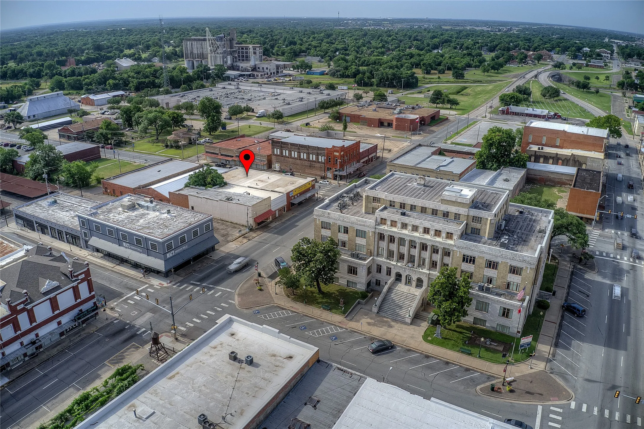 Retail For Sale in Hunt County , 2527 Johnson Street, Greenville, Texas 75401, 0, 0, Garage spaces, 0 Sqft, built in 1940, Preowned, mls#21246456, Real Estate Agent in Greenville, Homes For Sale in Hunt county, Homes For Sale in Greenville, Realtor in Greenville Texas, Real Estate Brokerage Independent Realty Texas, Luminita Cordes Realtor