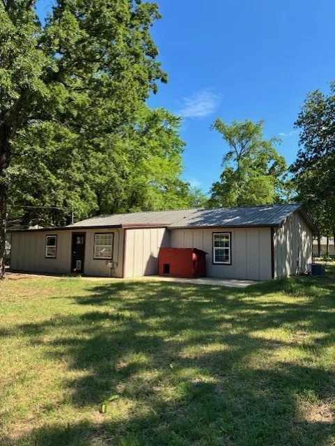 Single Family Residence For Sale in Henderson County , 120 Pierce Drive, Mabank, Texas 75156, 4 Bedroom, 3 Bathroom, Garage spaces, 1,697 Sqft, built in 1995, Preowned, mls#21236786, Real Estate Agent in Mabank, Homes For Sale in Henderson county, Homes For Sale in Mabank, Realtor in Mabank Texas, Real Estate Brokerage Independent Realty Texas, Luminita Cordes Realtor