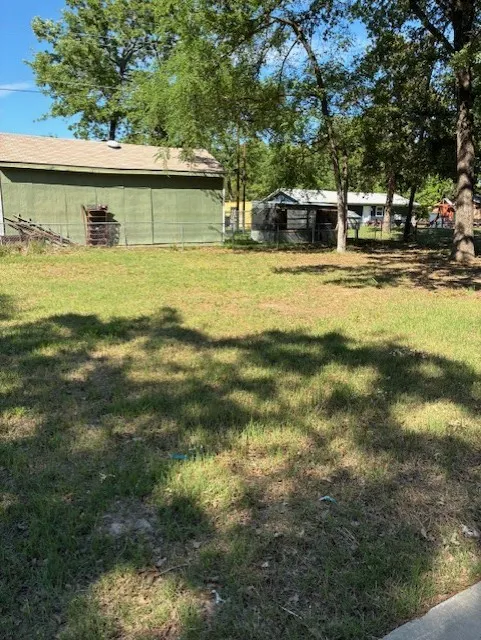 Single Family Residence For Sale in Henderson County , 120 Pierce Drive, Mabank, Texas 75156, 4 Bedroom, 3 Bathroom, Garage spaces, 1,697 Sqft, built in 1995, Preowned, mls#21236786, Real Estate Agent in Mabank, Homes For Sale in Henderson county, Homes For Sale in Mabank, Realtor in Mabank Texas, Real Estate Brokerage Independent Realty Texas, Luminita Cordes Realtor