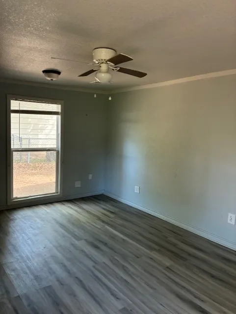 Single Family Residence For Sale in Henderson County , 120 Pierce Drive, Mabank, Texas 75156, 4 Bedroom, 3 Bathroom, Garage spaces, 1,697 Sqft, built in 1995, Preowned, mls#21236786, Real Estate Agent in Mabank, Homes For Sale in Henderson county, Homes For Sale in Mabank, Realtor in Mabank Texas, Real Estate Brokerage Independent Realty Texas, Luminita Cordes Realtor