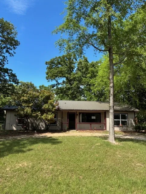 Single Family Residence For Sale in Henderson County , 120 Pierce Drive, Mabank, Texas 75156, 4 Bedroom, 3 Bathroom, Garage spaces, 1,697 Sqft, built in 1995, Preowned, mls#21236786, Real Estate Agent in Mabank, Homes For Sale in Henderson county, Homes For Sale in Mabank, Realtor in Mabank Texas, Real Estate Brokerage Independent Realty Texas, Luminita Cordes Realtor