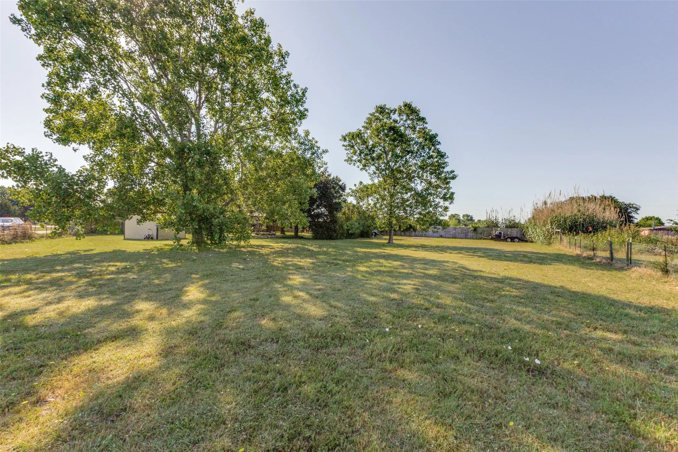 Mobile Home For Sale in Ellis County , 131 Squires Court, Ferris, Texas 75125, 3 Bedroom, 2 Bathroom, Garage spaces, 1,232 Sqft, built in 1998, mls#21240856, Real Estate Agent in Ferris, Homes For Sale in Ellis county, Homes For Sale in Ferris, Realtor in Ferris Texas, Real Estate Brokerage Independent Realty Texas, Luminita Cordes Realtor