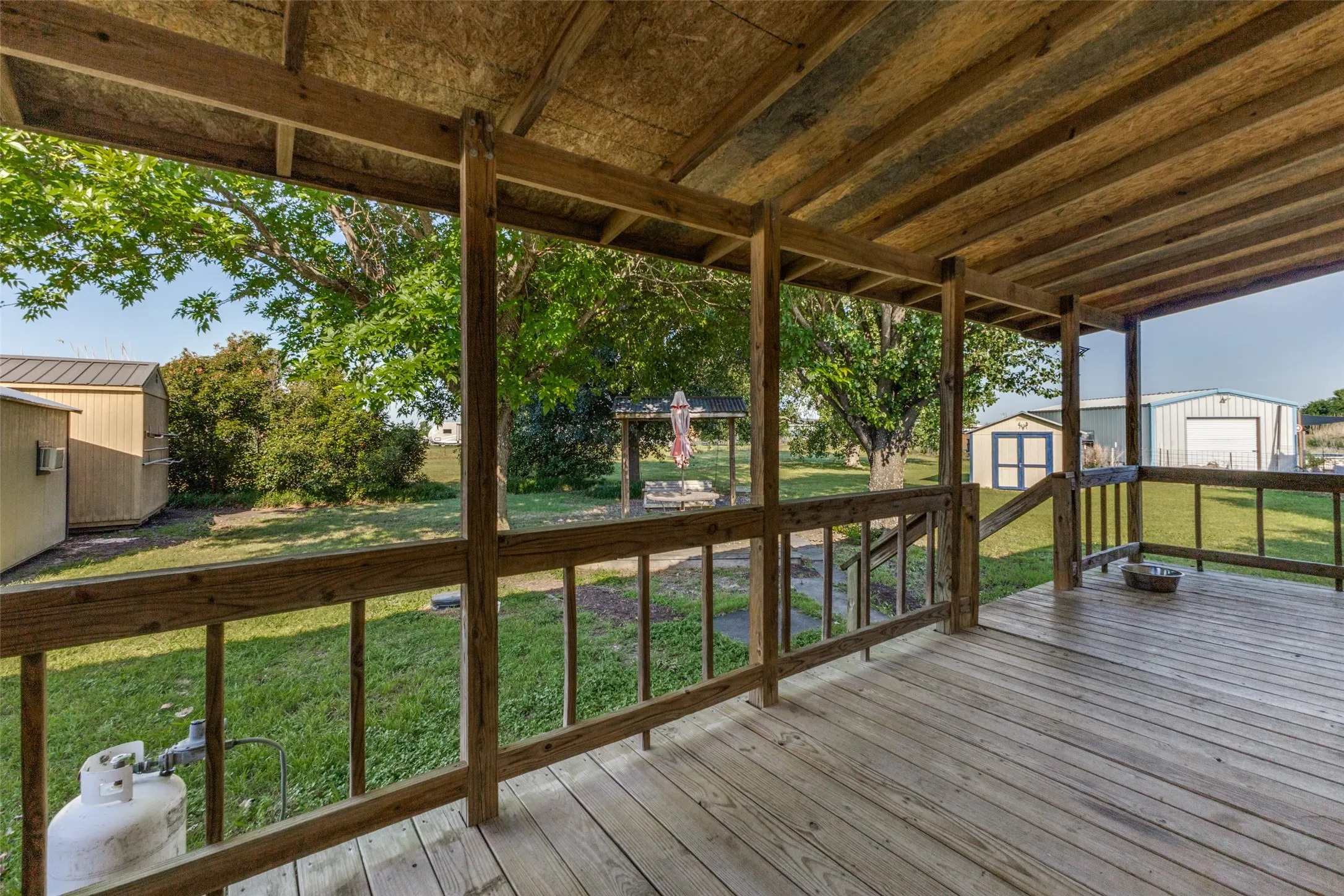 Mobile Home For Sale in Ellis County , 131 Squires Court, Ferris, Texas 75125, 3 Bedroom, 2 Bathroom, Garage spaces, 1,232 Sqft, built in 1998, mls#21240856, Real Estate Agent in Ferris, Homes For Sale in Ellis county, Homes For Sale in Ferris, Realtor in Ferris Texas, Real Estate Brokerage Independent Realty Texas, Luminita Cordes Realtor