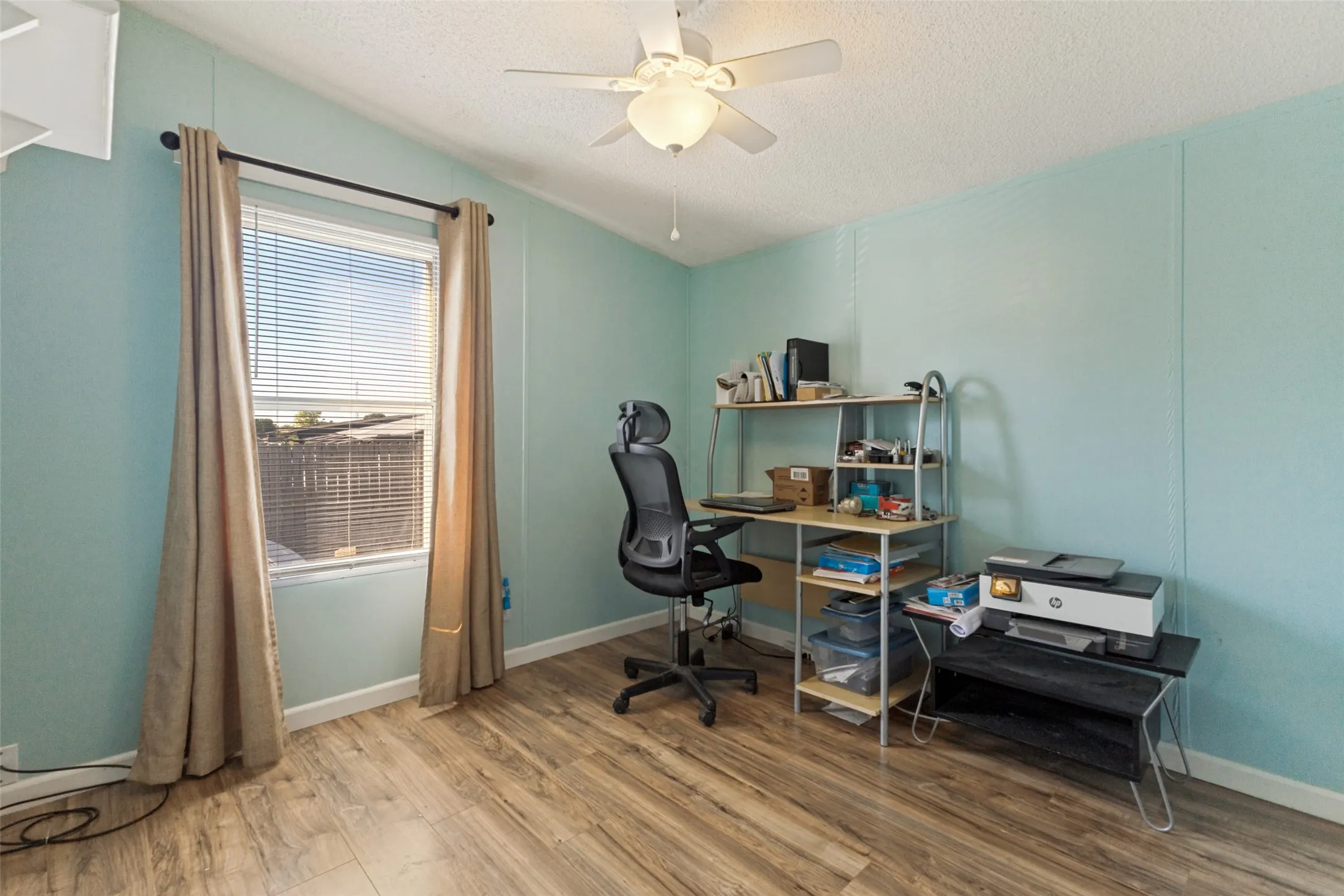 Mobile Home For Sale in Ellis County , 131 Squires Court, Ferris, Texas 75125, 3 Bedroom, 2 Bathroom, Garage spaces, 1,232 Sqft, built in 1998, mls#21240856, Real Estate Agent in Ferris, Homes For Sale in Ellis county, Homes For Sale in Ferris, Realtor in Ferris Texas, Real Estate Brokerage Independent Realty Texas, Luminita Cordes Realtor