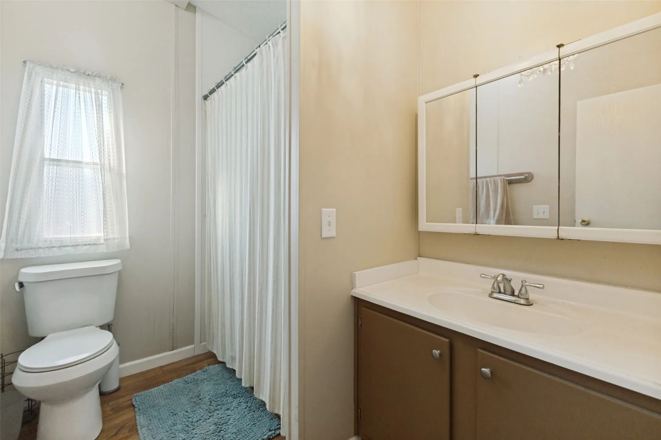 Mobile Home For Sale in Ellis County , 131 Squires Court, Ferris, Texas 75125, 3 Bedroom, 2 Bathroom, Garage spaces, 1,232 Sqft, built in 1998, mls#21240856, Real Estate Agent in Ferris, Homes For Sale in Ellis county, Homes For Sale in Ferris, Realtor in Ferris Texas, Real Estate Brokerage Independent Realty Texas, Luminita Cordes Realtor