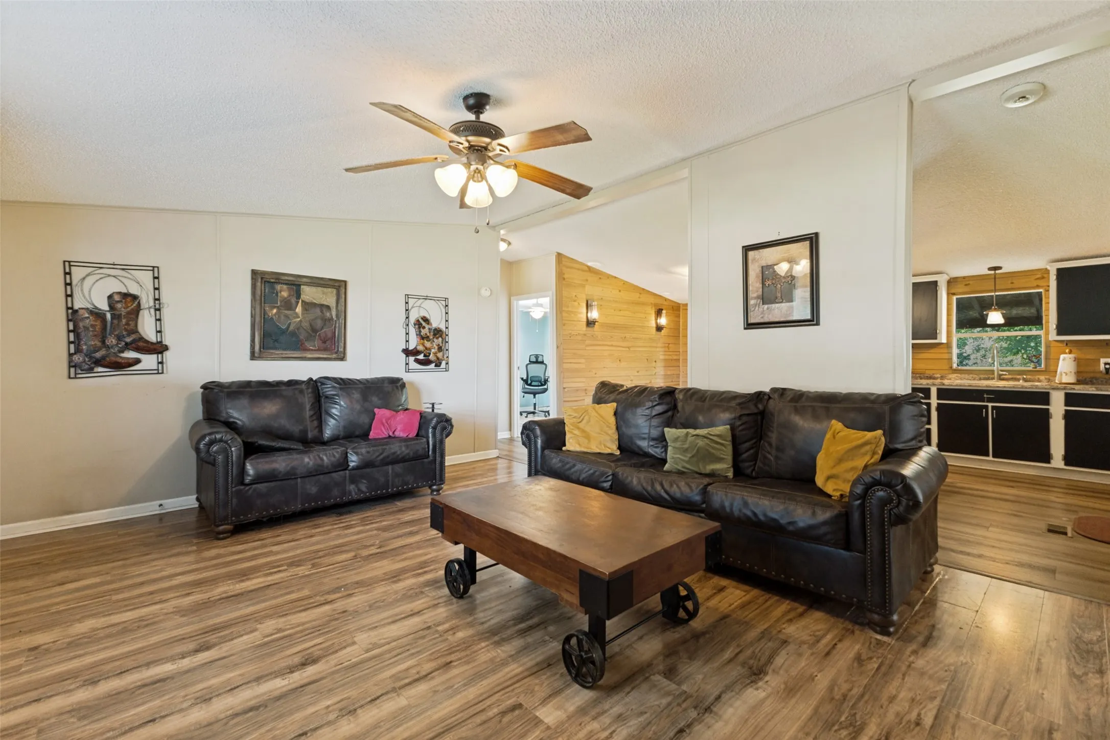 Mobile Home For Sale in Ellis County , 131 Squires Court, Ferris, Texas 75125, 3 Bedroom, 2 Bathroom, Garage spaces, 1,232 Sqft, built in 1998, mls#21240856, Real Estate Agent in Ferris, Homes For Sale in Ellis county, Homes For Sale in Ferris, Realtor in Ferris Texas, Real Estate Brokerage Independent Realty Texas, Luminita Cordes Realtor